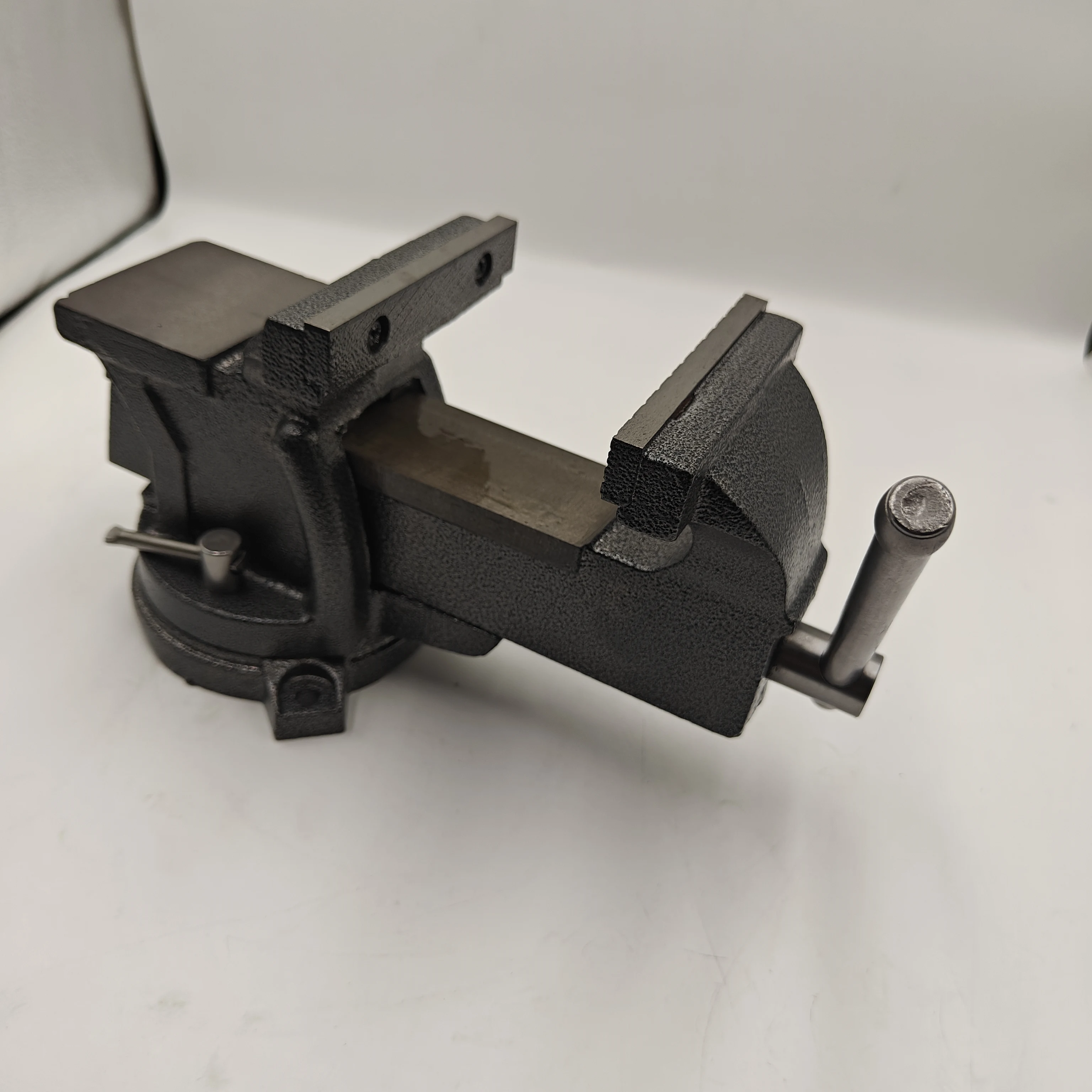 High Quality Bench Vice Ductile Iron Anvil Swivel Adjustable Vise for Workshop and Home