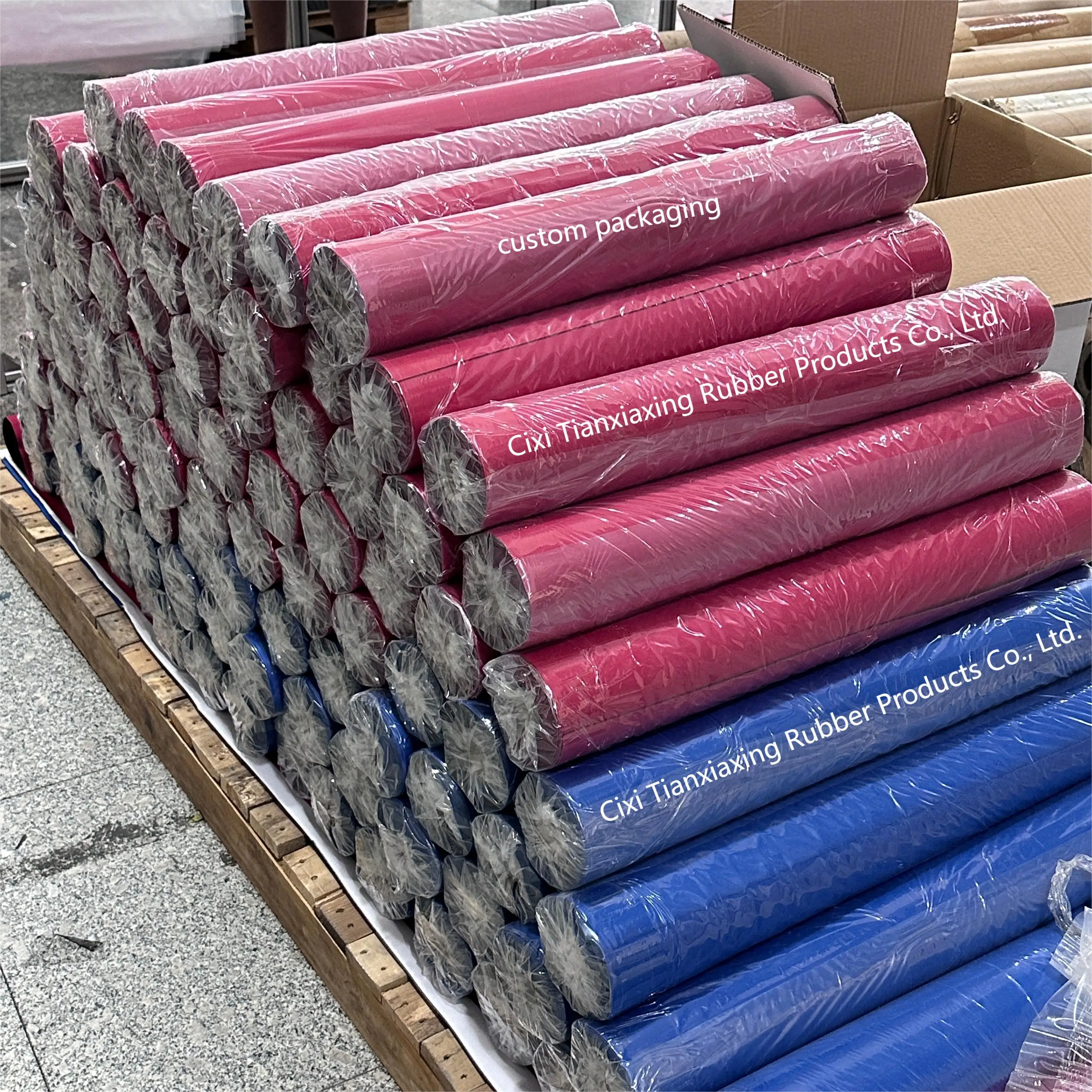 Factory Direct Red Blue Neoprene Floor Runner With 12/15/20/180ft Length Custom Size Packaging Box