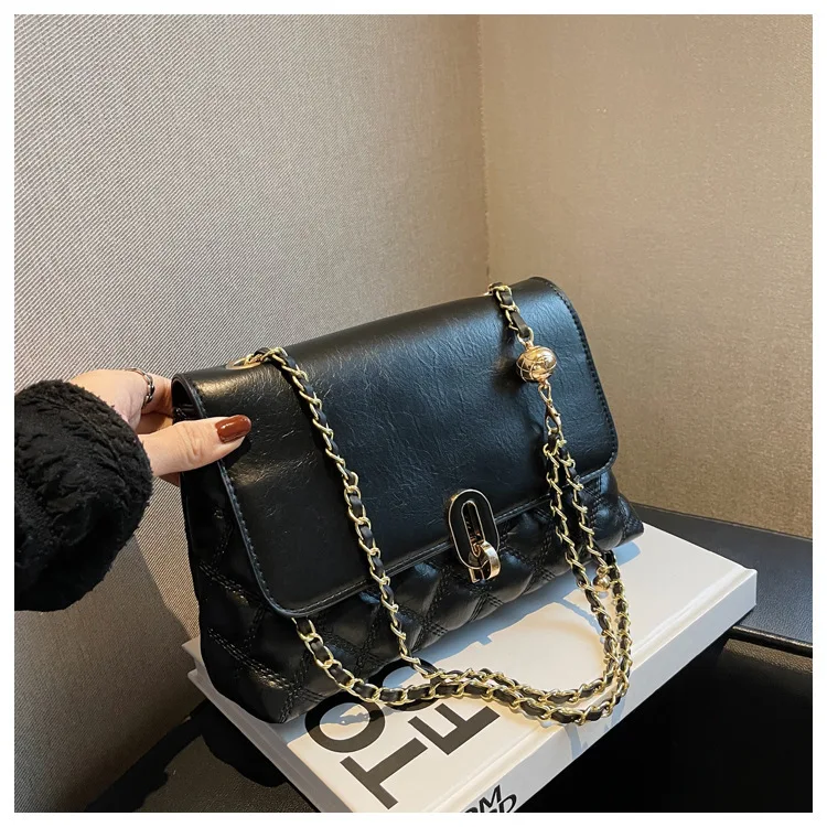 Wholesale woman handbag golden chains capacity  purses and handbags ladies 2022 famous brand bolsa design luxury ladies handbags