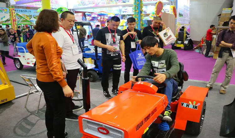 Rechargeable Indoor Fiberglass and Metal Amusement Park Rides Attraction Games  Electric Tractor and Cars for Kids Children
