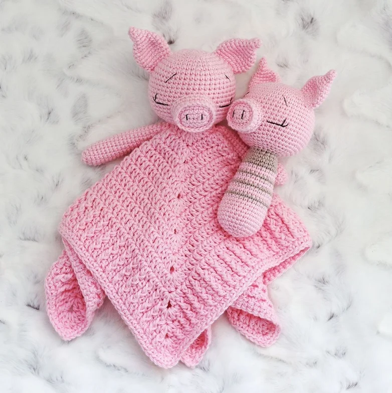 Handmade Pig Rattle and Comforter Cotton Yarn Baby Toys Best Baby Gifts Amigurumi Animal Rattles Toys