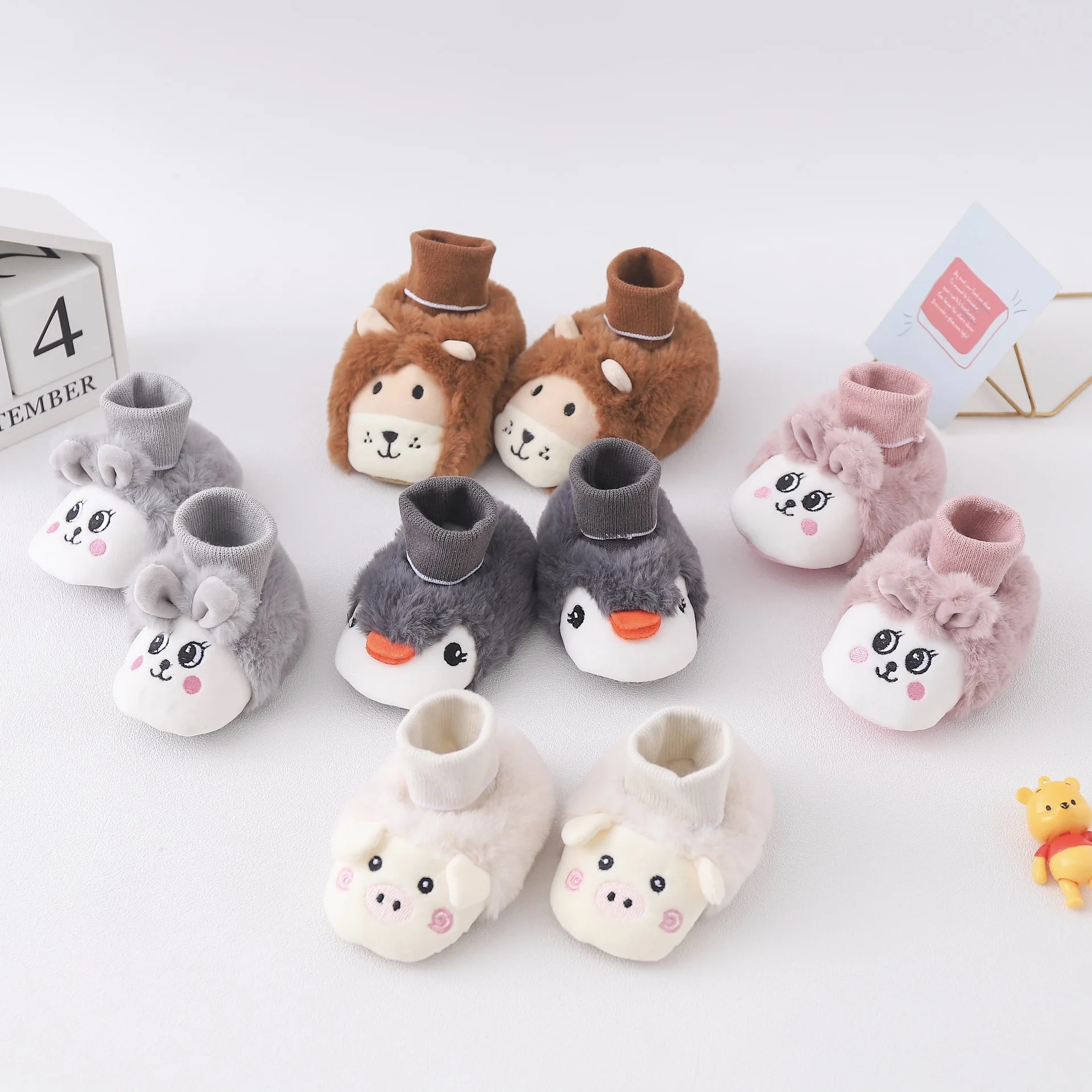 2024 New arrival cute cartoon cotton soft sole new born prewalker baby shoes
