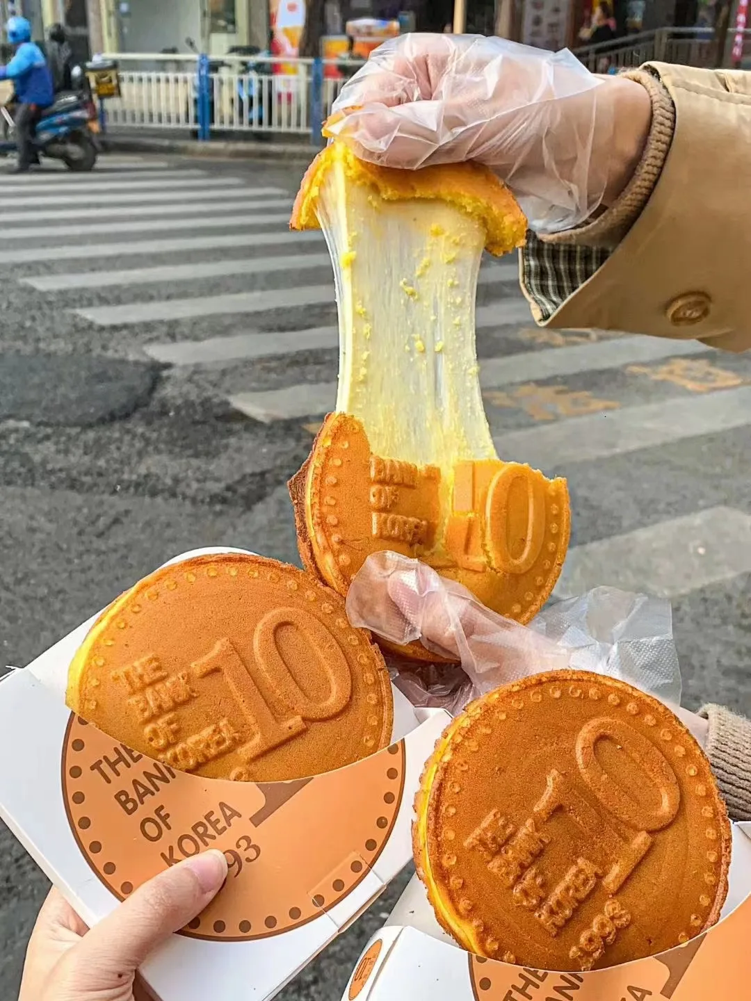 Popular Korean Street Food Equipment Factory Wholesale High Quality Commercial Electric 4pcs 10Yen Cheese Coin Bread Machine