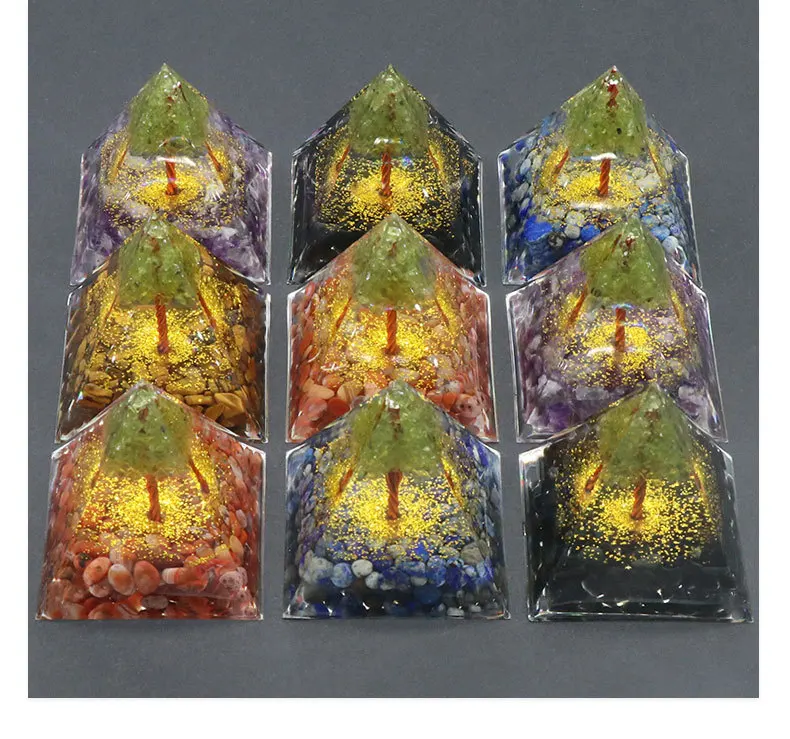 Пирамидальные украшения из оливок