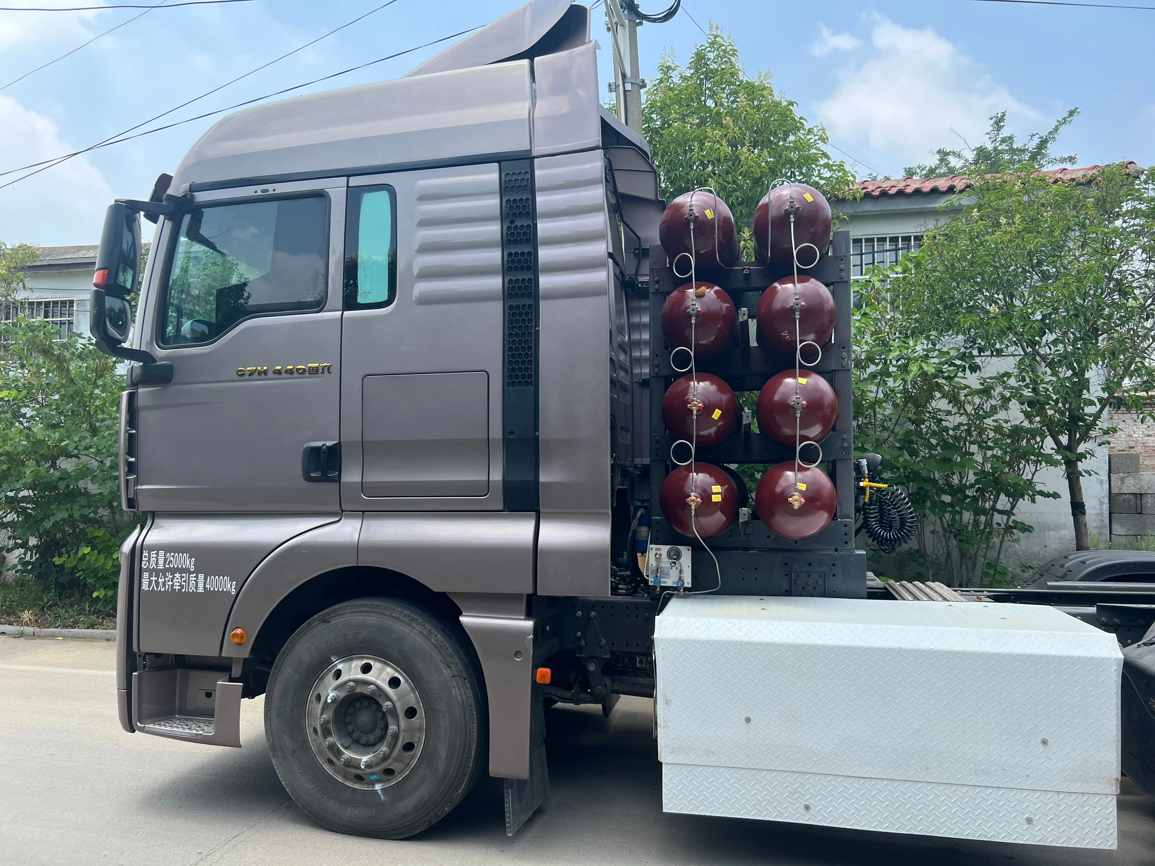 HOWO Sinotruk Used and New 371/375/420 HP CNG Truck Used Tractor Truck for Sale