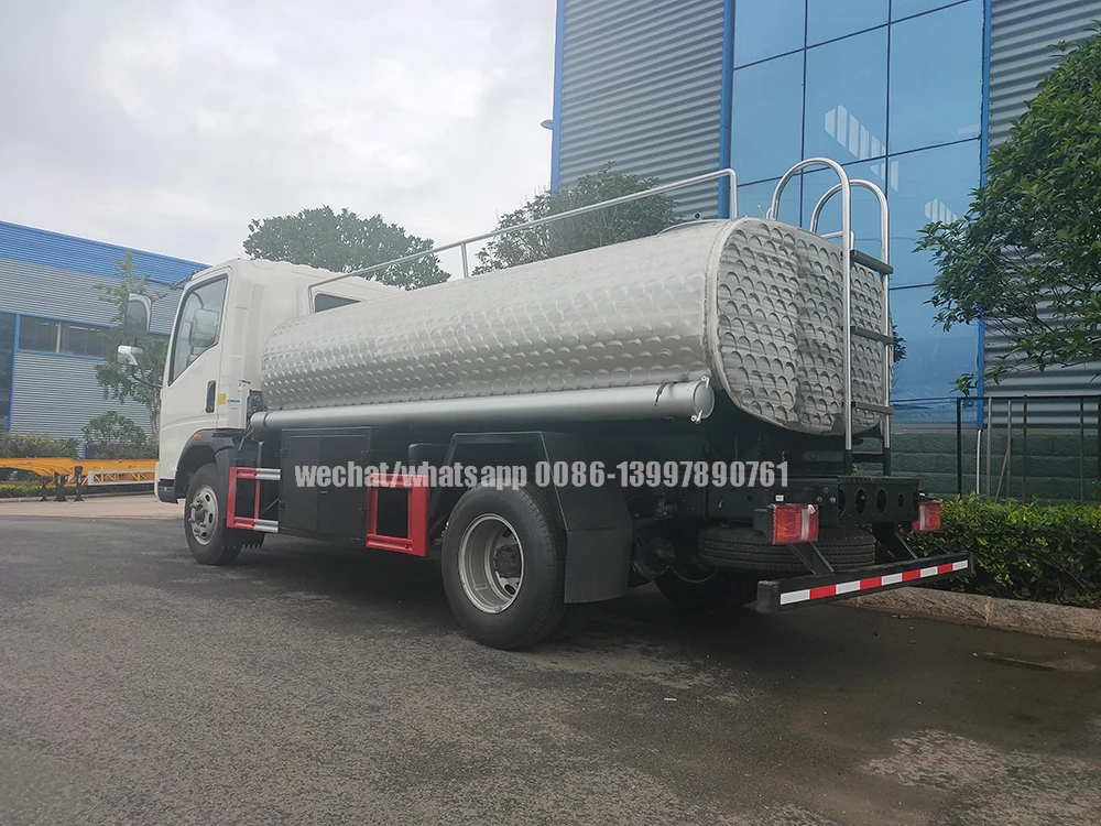 CLW Milk Tank Truck Manufacturer Sale SINOTRUCK HOWO 8000liters Stainless Steel Milk Tanker Truck /Milk Delivery Truck