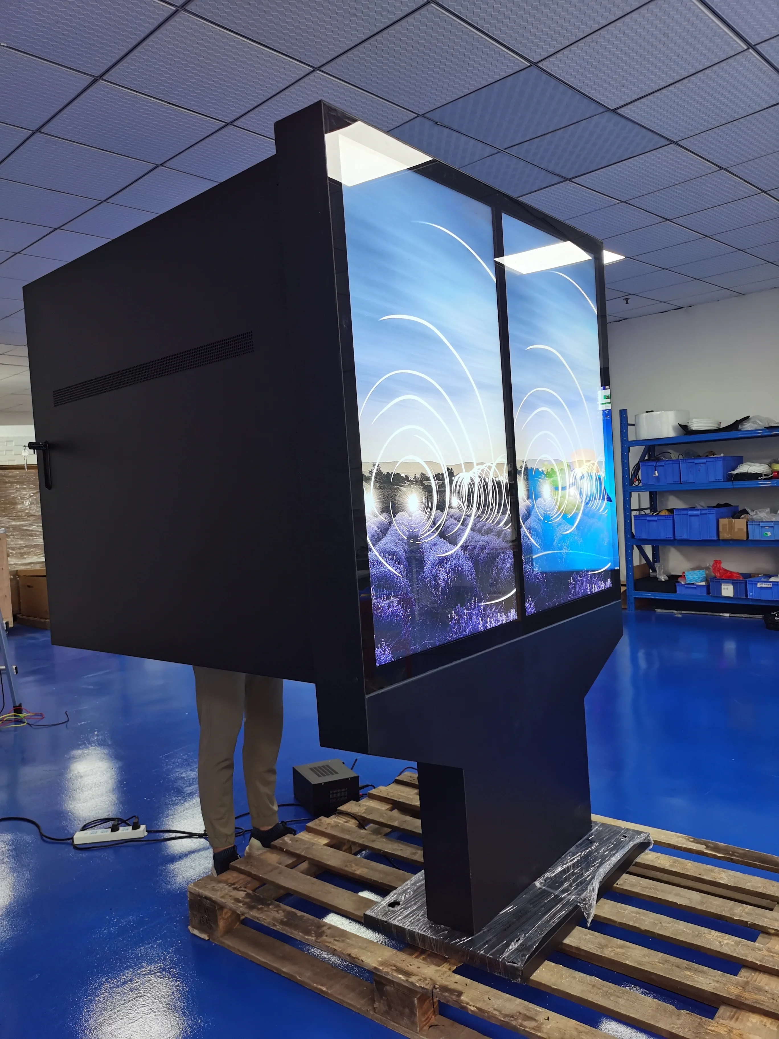 55-дюймовое Наружное Водонепроницаемый бок 4000 нит с двумя экранами вертикальный для контроля уровня сахара в крови с датчиком освещенности