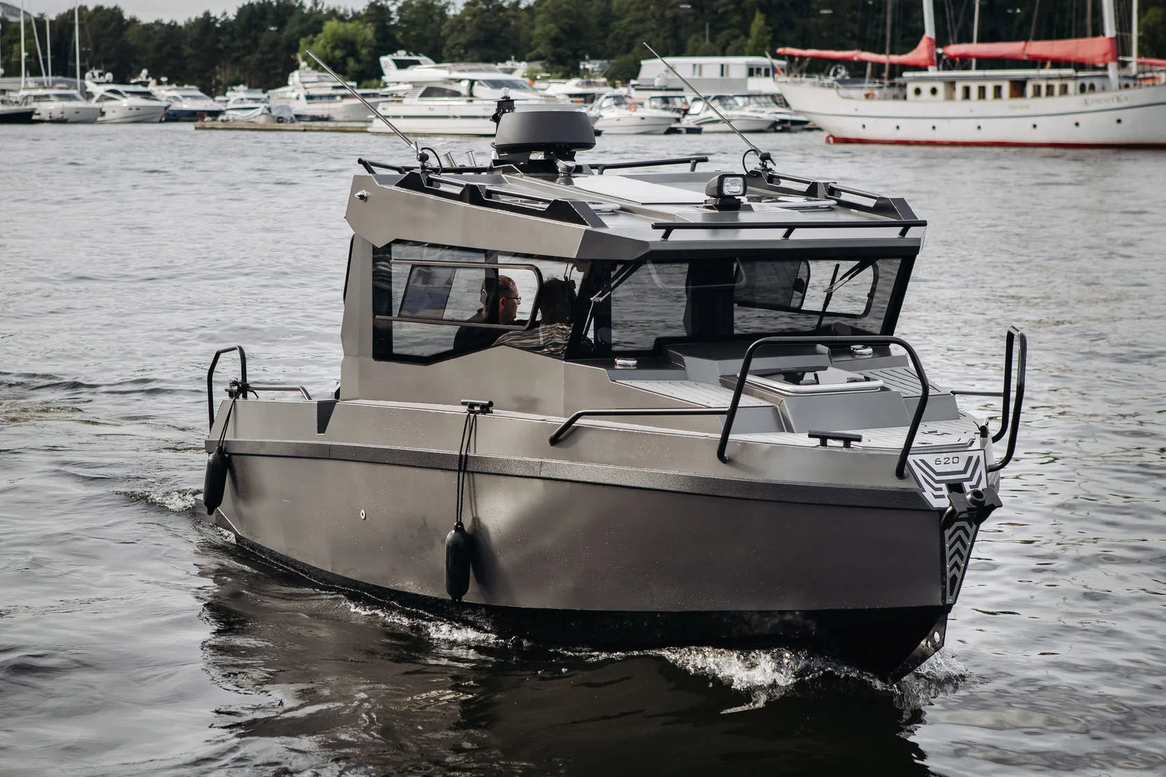 Low-Priced 26ft Family Party Boats New Rowing Fishing Boats with Sofa Sleeping Quarters for Surfing