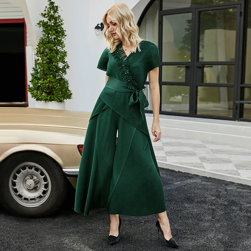 
2021 spring summer pleated two-piece women suit spliced V-neck top and harem leg pants with beads designer indie clothes 