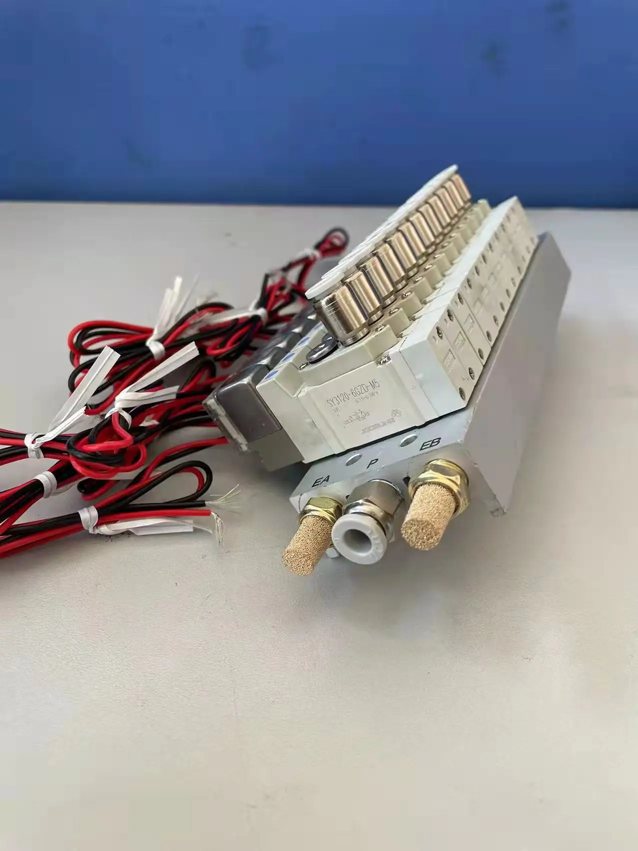 High-quality SMC Type SY3000 Series SY3120-5L-C4 Pneumatic Solenoid Valve