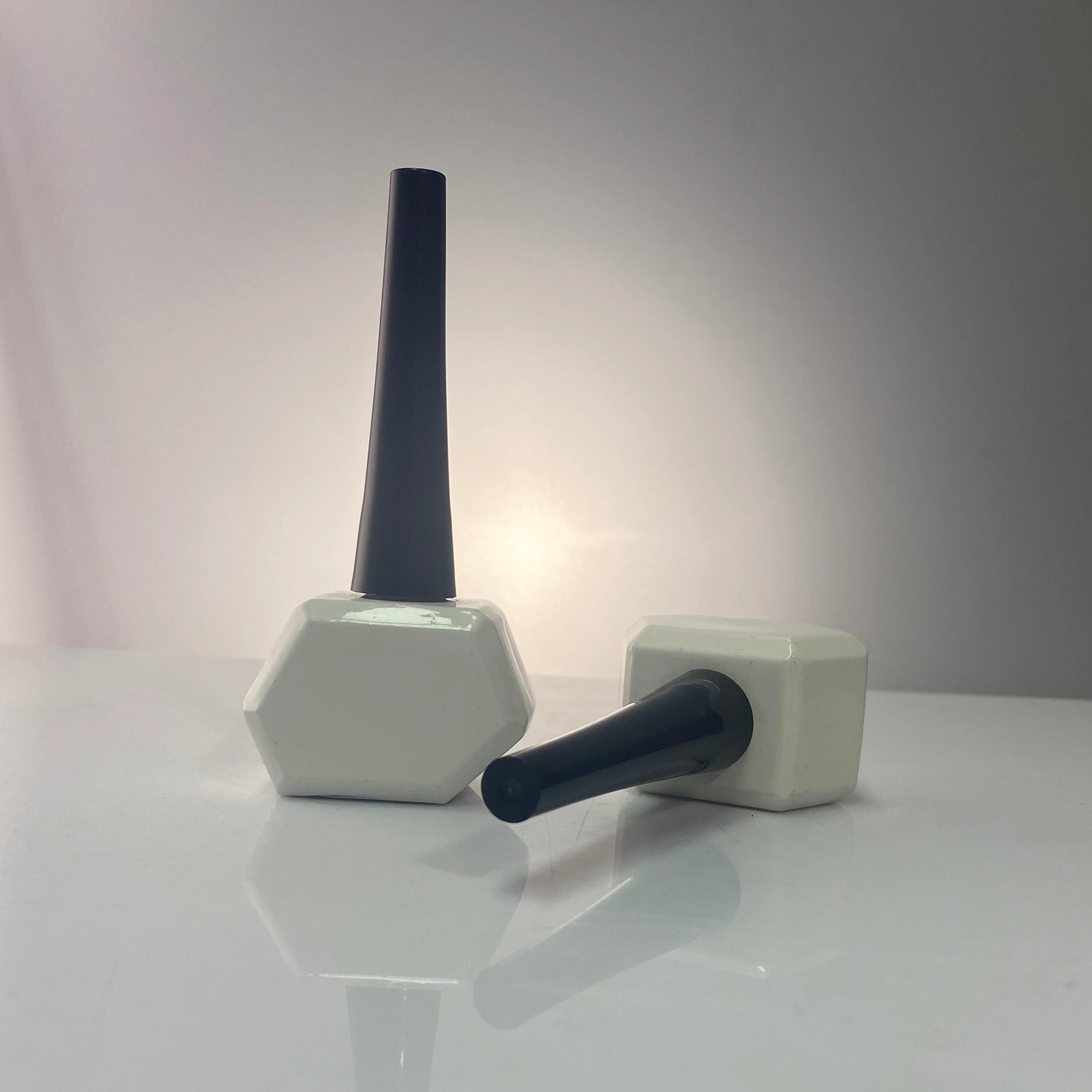 2022 New design special empty glass bottle nail polish bottles with brush cap 18.5ml