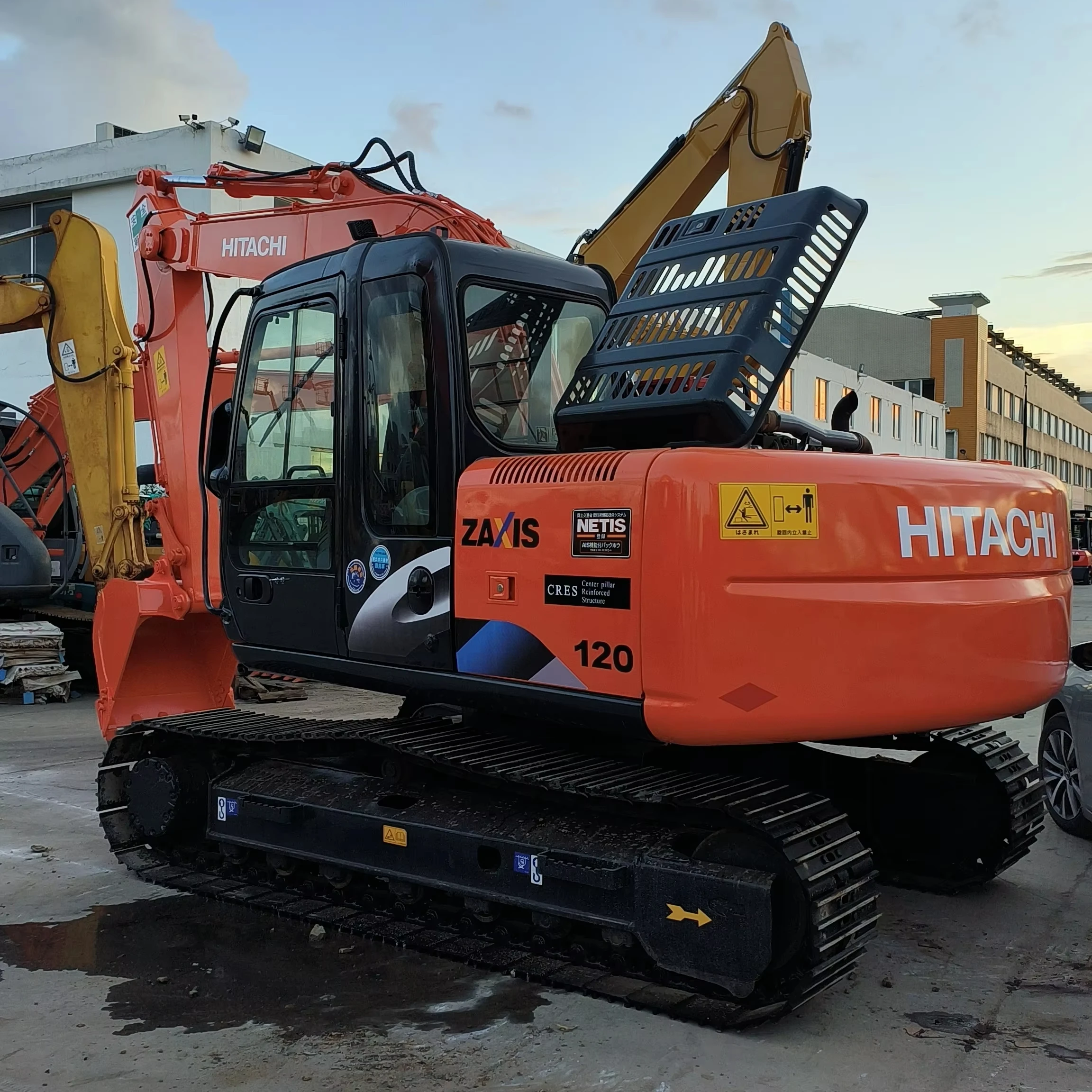 Японский оригинальный подержанный экскаватор Hitachi ZX120-6 Подержанный Средний станок 12 тонн гидравлический гусеничный