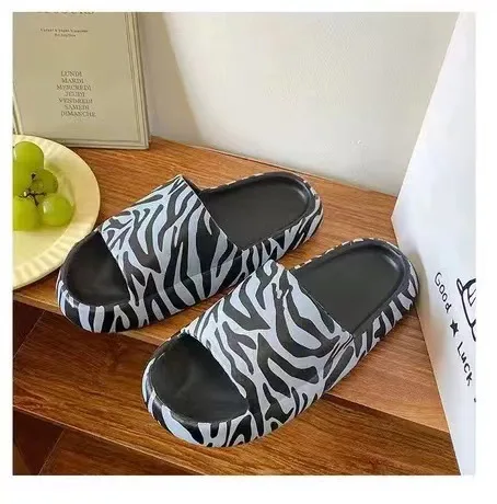 Сланцы женские для дома пляжные сандалии с узором зебры коровы легкие мягкая толстая подошва Нескользящие комнатные тапочки ЭВА лето