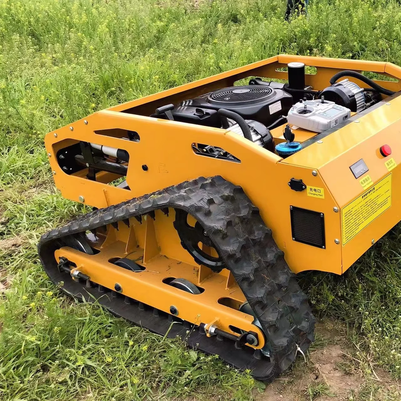 Gasoline powered remote control lawn mower Zero turn robot drives wireless battery powered lawn mower