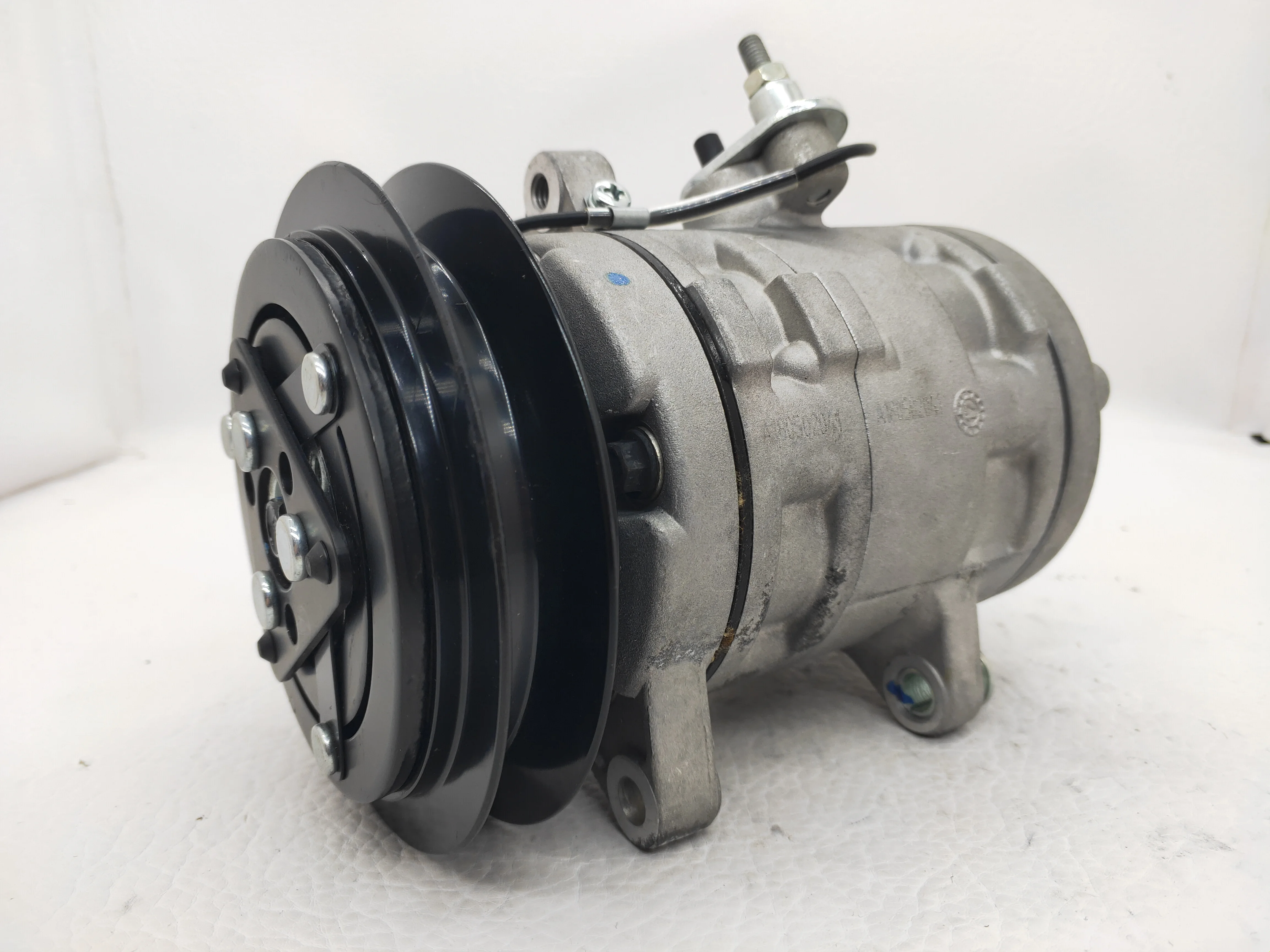 A4366 Auto air compressor for Lovol Excavator 24V auto air conditioning parts