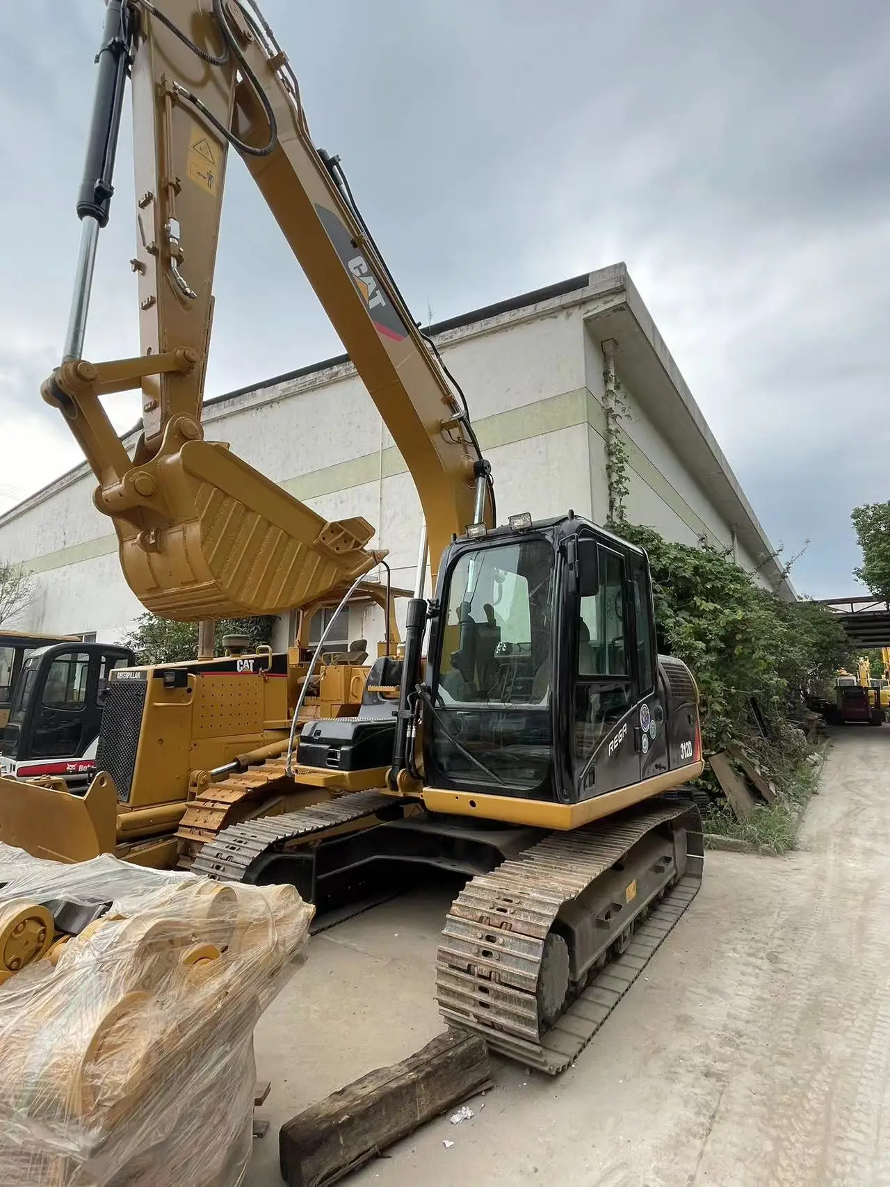 Used Cat 312D mini excavator /made in japan in good condition