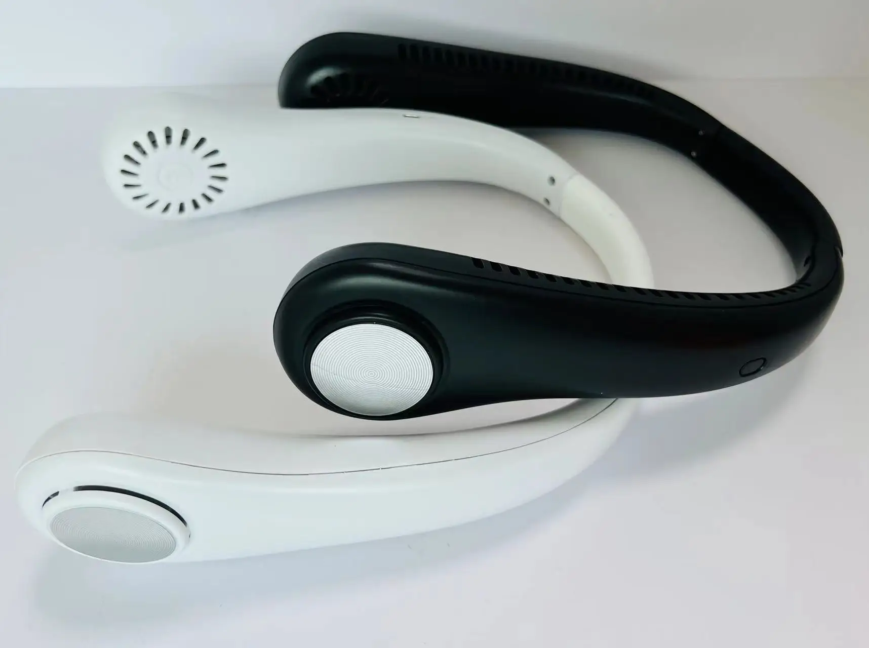 Portable Neck Fan,Hands Free Bladeless Fan 3 Speeds Adjustment Rechargeable USB Powered Neck Fan for Outdoor Indoor