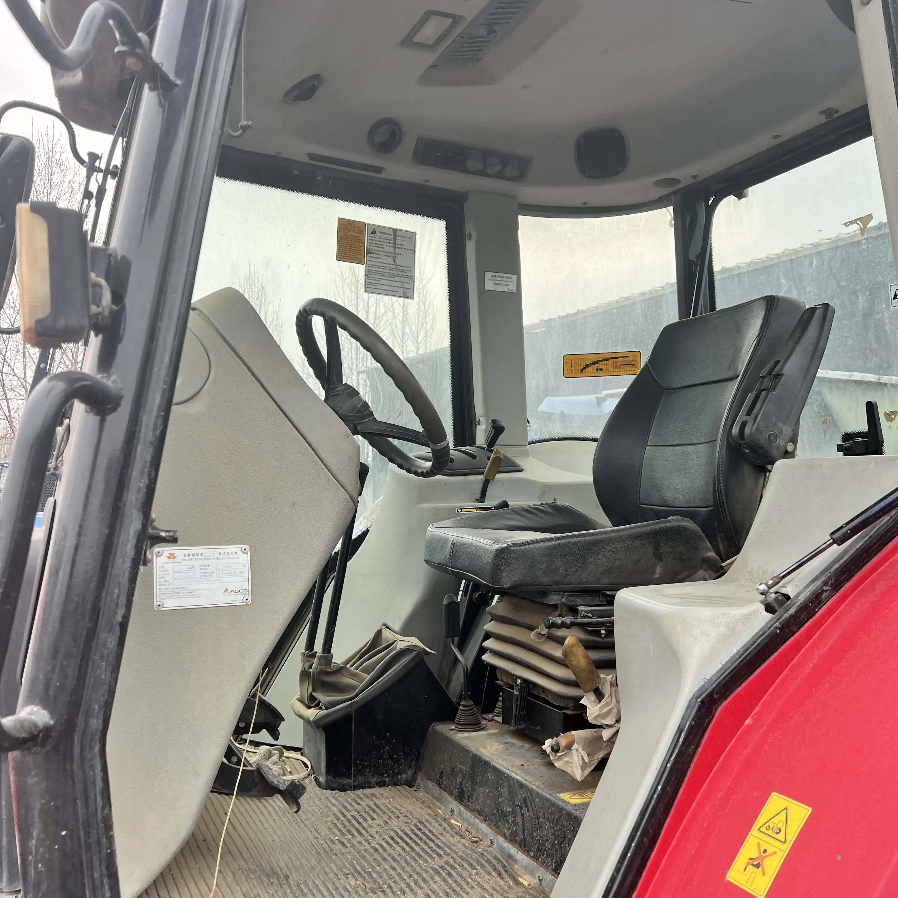 Дешевый и высококачественный сельскохозяйственный трактор 120HP MF1204 massey