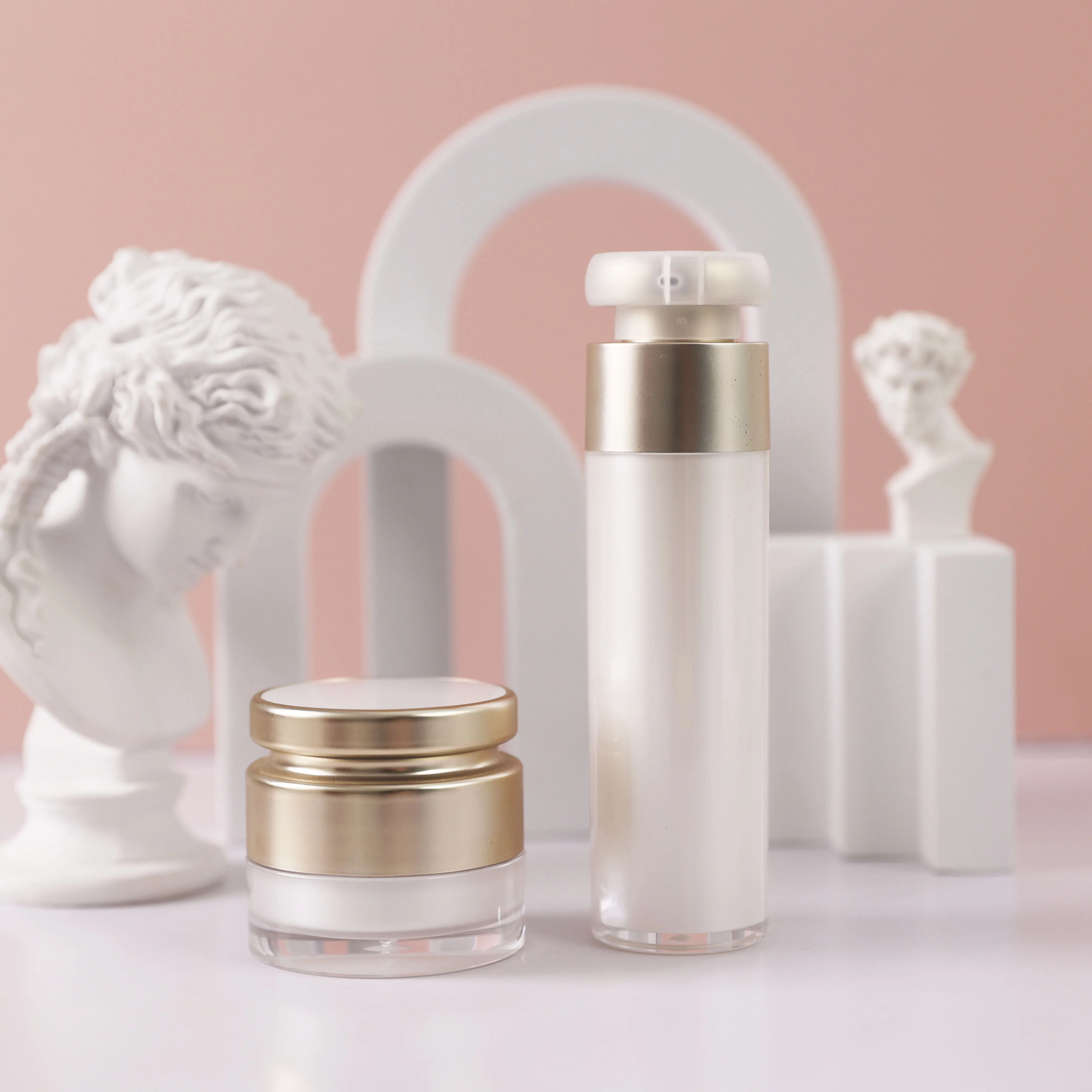 Luxury Gold Cosmetic Acrylic Bottle Jar Set Toner Spray Lotion Pump Bottle For Skin Care Cosmetic And Face Cream Jar