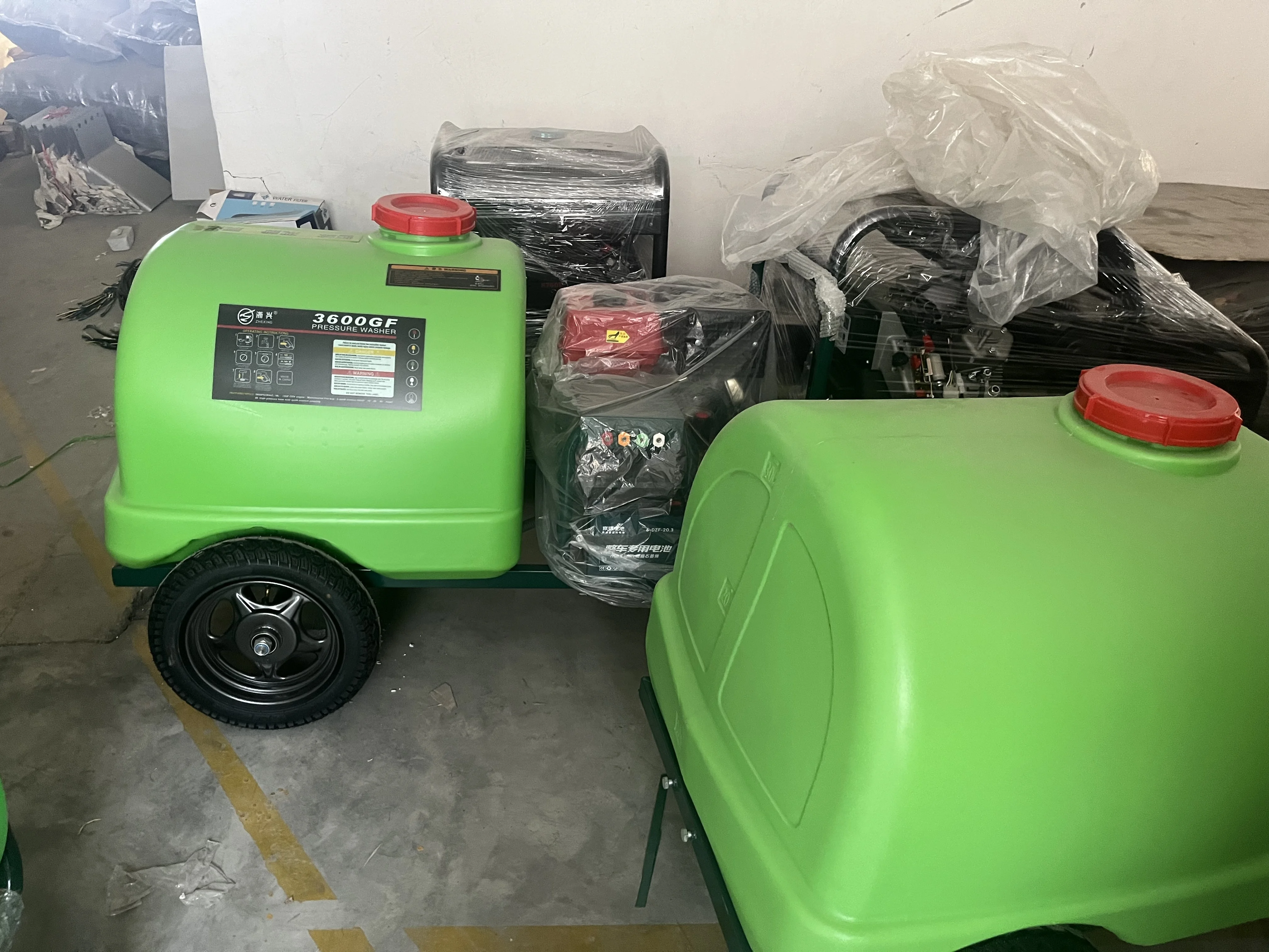 Mobile Car Pressure Washer with Powerful Gasoline Engine. 300L Water tank, 250BAR Working Pressure for Car Wash Business