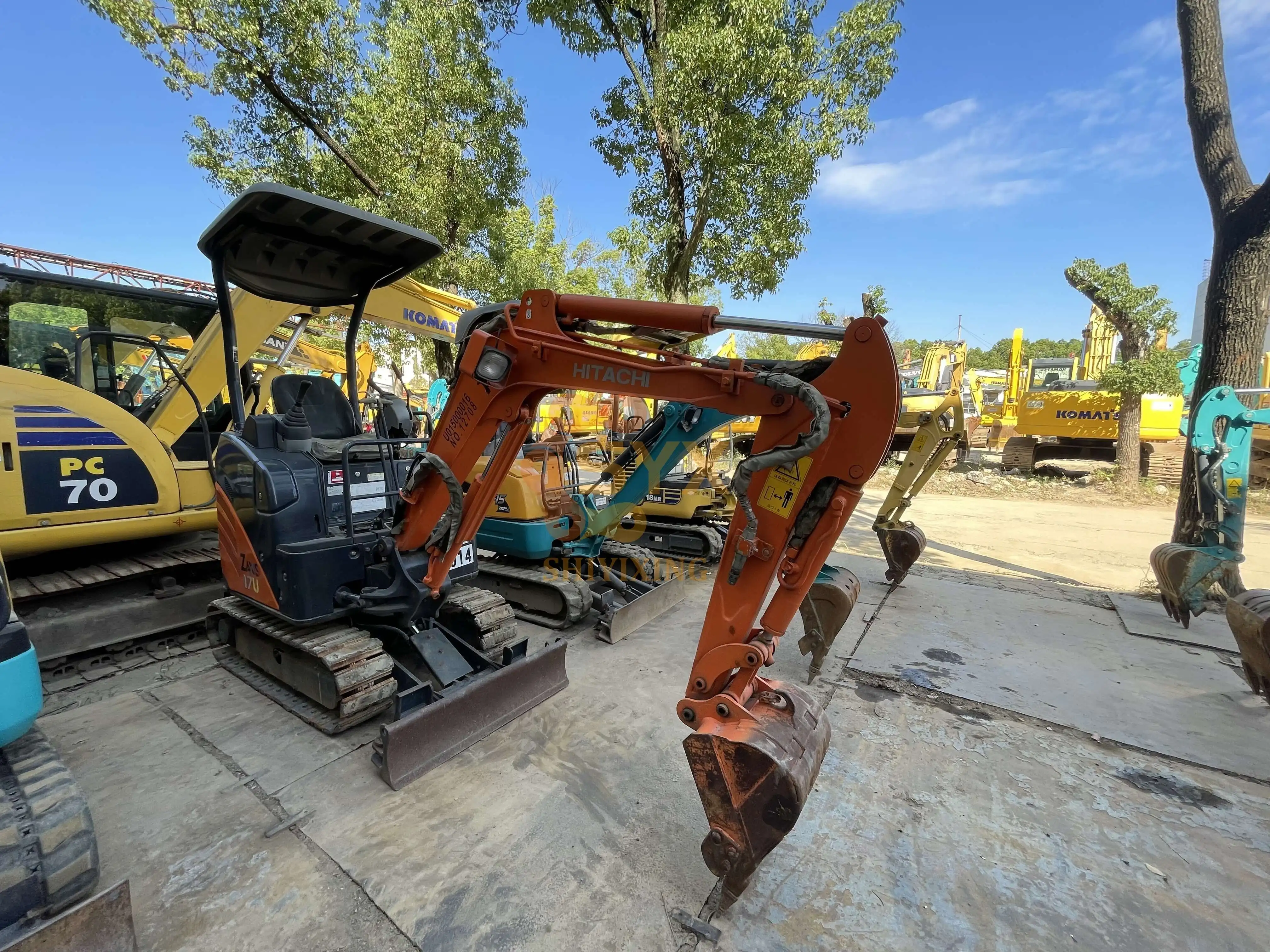 Используемые мини-экскаваторы 2 тонны ZX17u hitachi экскаватор с резиновым грузовиком и лезвием zx17u
