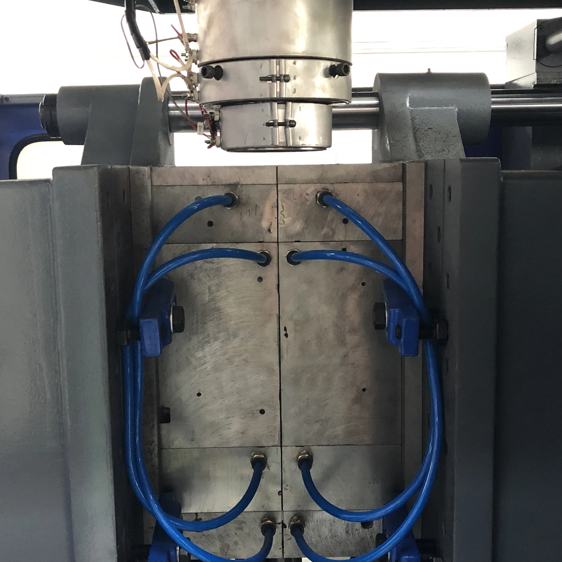 TONGDA TDB25APC полностью автоматическая машина для выдувного формования бутылок с водой из поликарбоната 5 галлонов