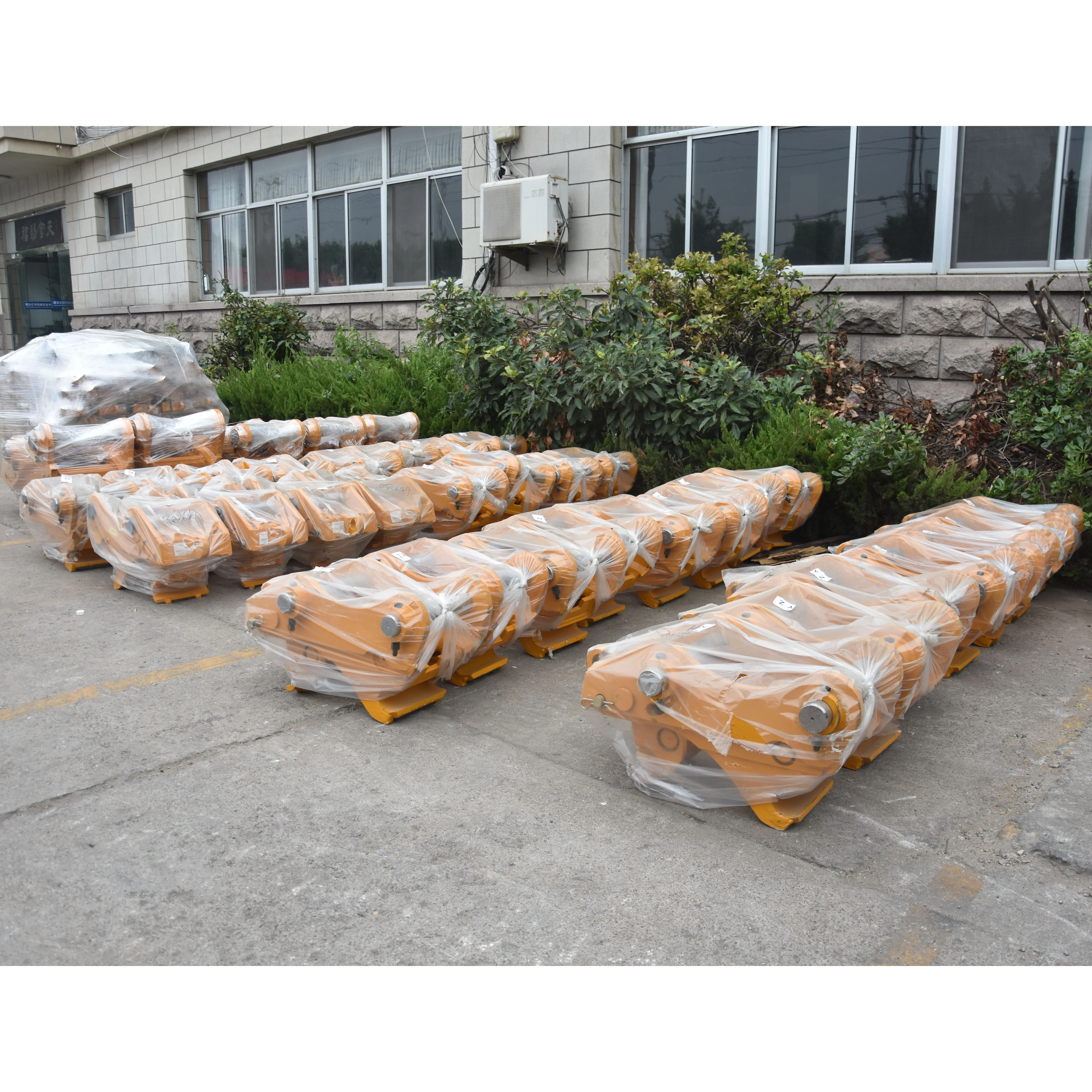 Hydraulic double locking quick hitch coupler tilting rotator hitch for excavators