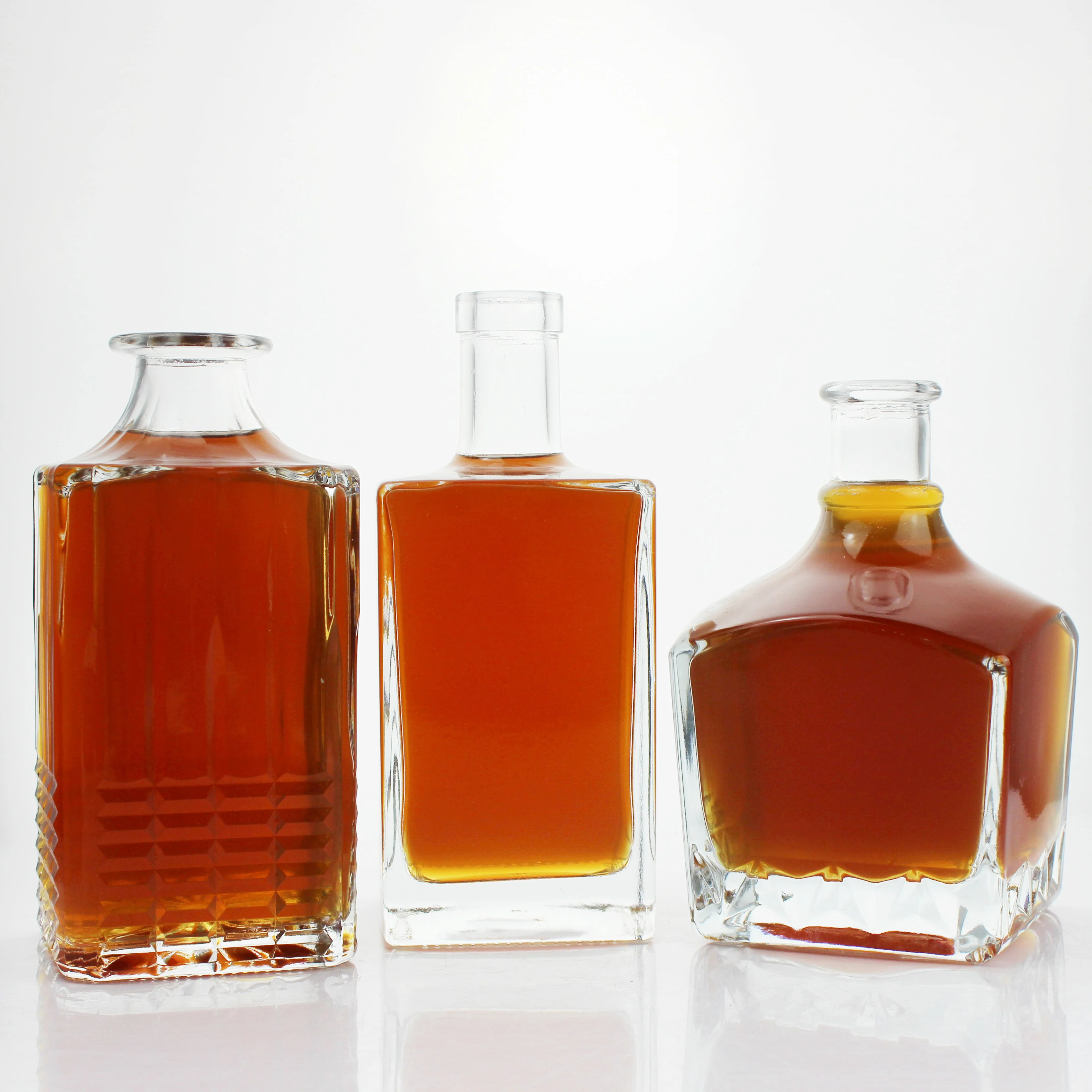 Wholesale Glass Wine Liquor Bottle Glass Brandy Gin Rum Tequila Vodka Spirits Bottle With Lid