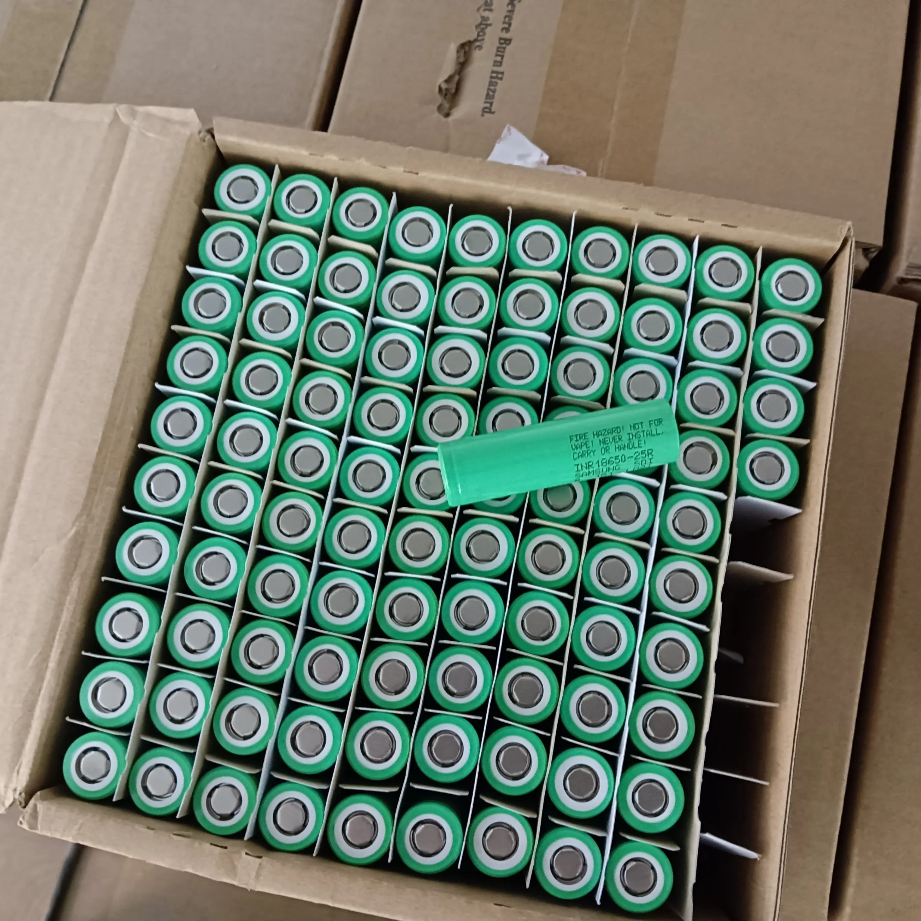 NCM cylindrical 25R 2500mah lithium battery 3.6v 2500mah 9.0wh li ion 18650 cells