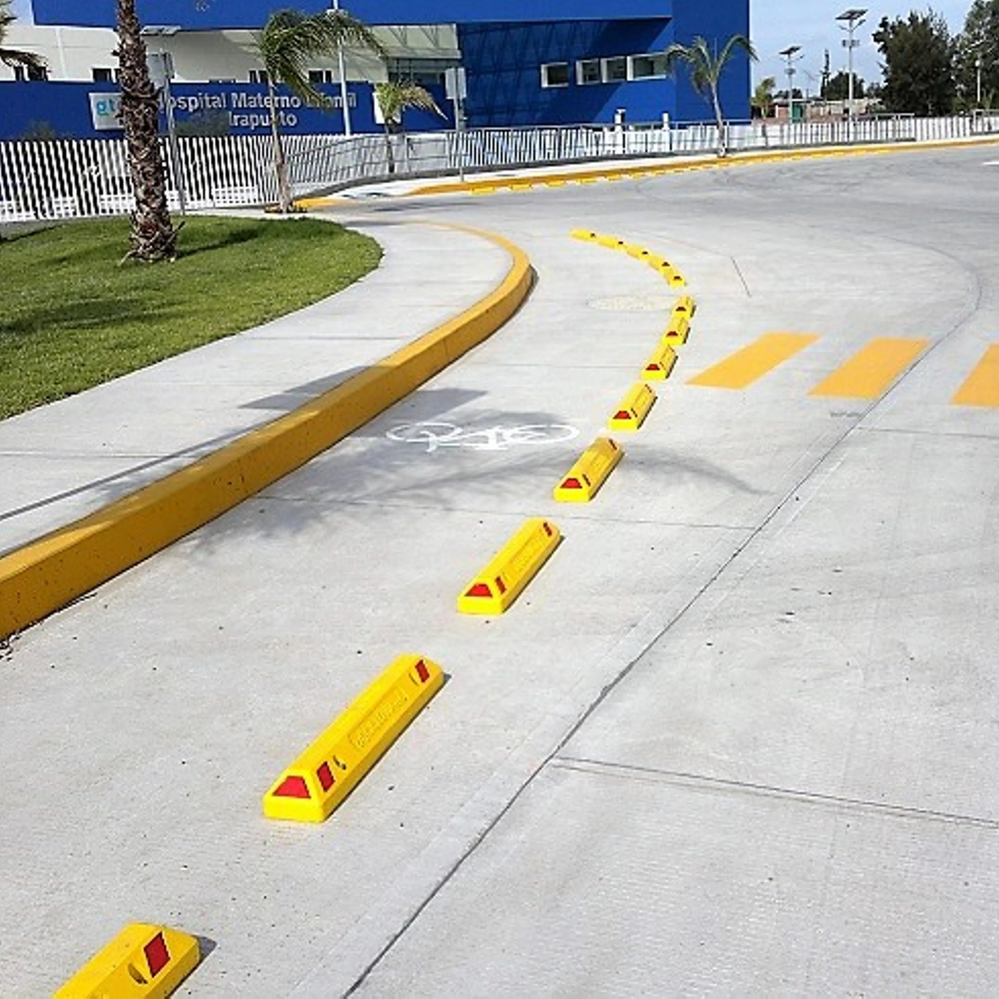 Hersan Traffic Separator Road Divider 30.5' Long Yellow Body Red Reflectors Strong Durable Plastic Road Divider Lane Separator