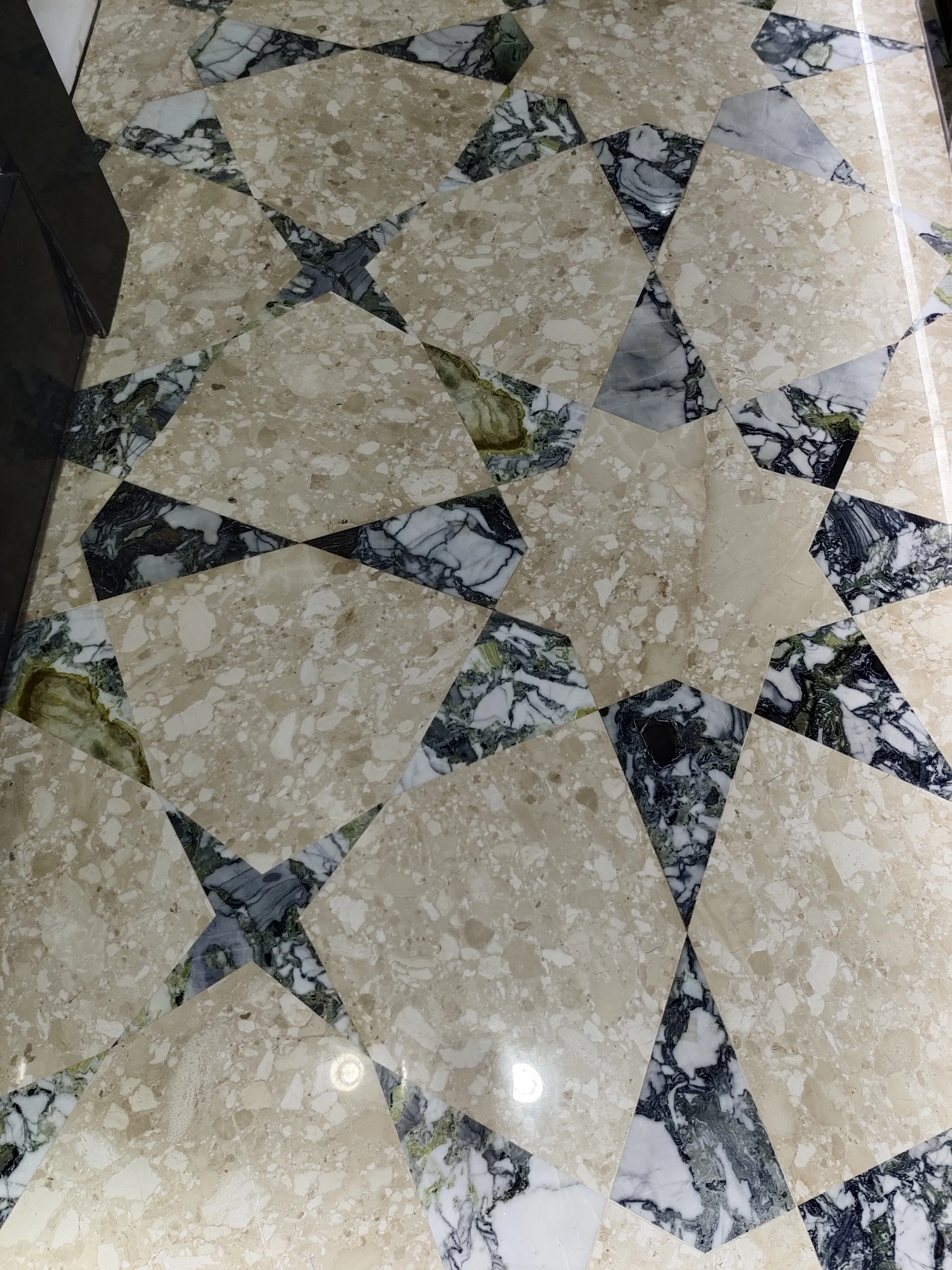 Hot Sale Polished Design New Style white and green Marble Mosaic mixed Irregular waterjet floor project marble mosaic tile