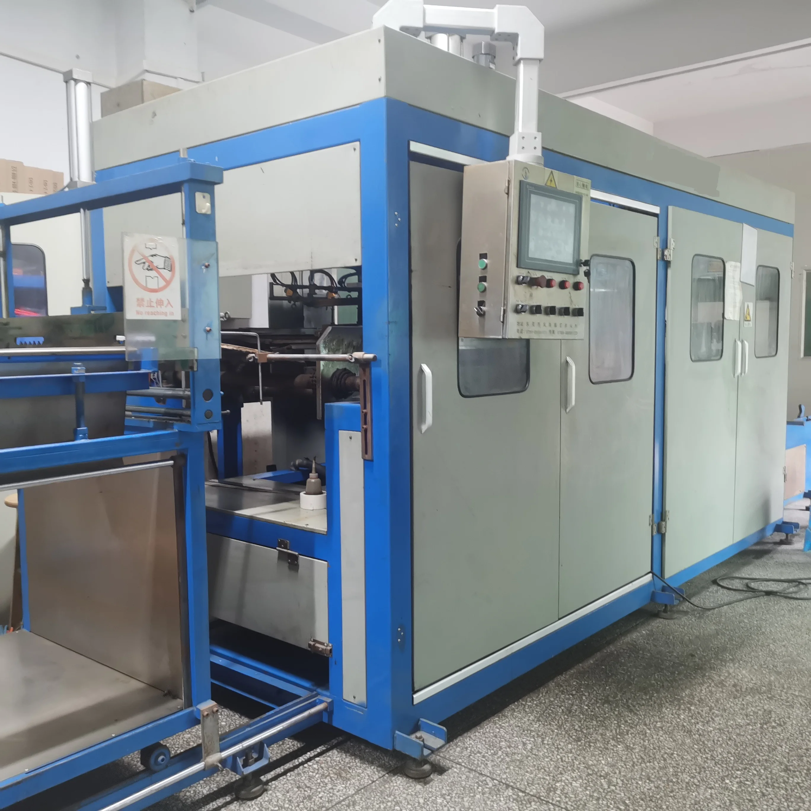 Second-hand automatic plastic product vacuum forming machine