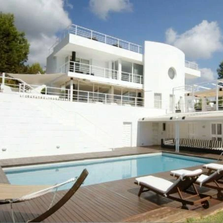 Boat shaped prefab house with fencing on roof top