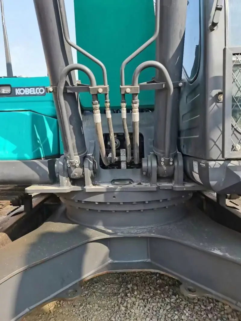 used Japan SK260 kobelco crawler escavator, cheap crawler excavator 26 ton digger SK 260