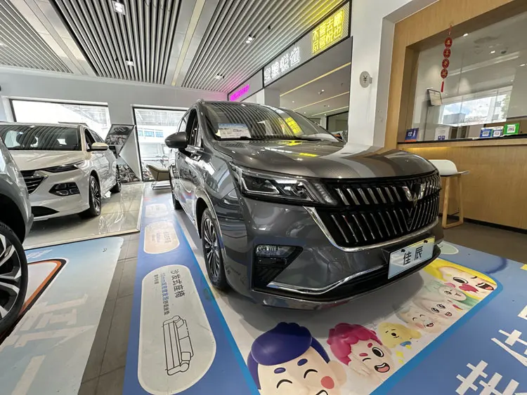 Hot sale Chinese Auto New Version Wuling Jiachen Big Space Hybrid Vehicles car Wuling Jiachen  at stock