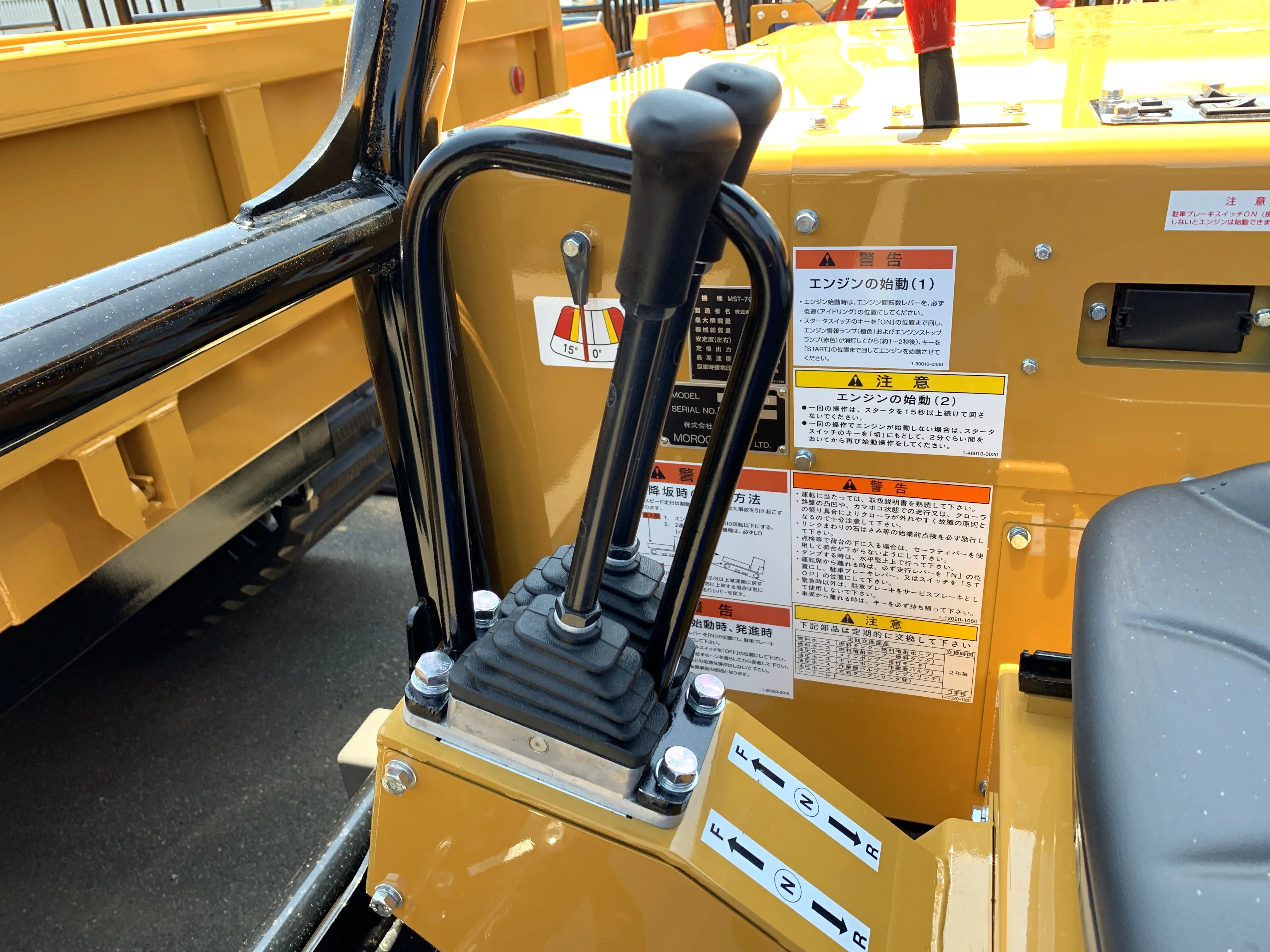 MST 700VD Rubber Track Crawler