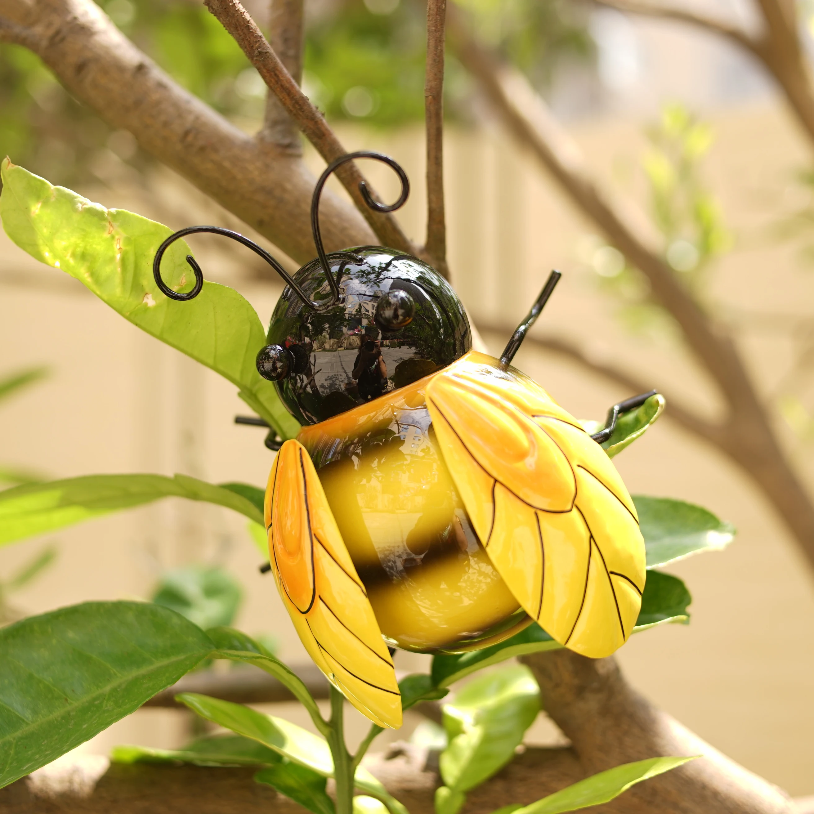 Art Decorative Metal Bumble Bee Wall Decor Hanging 3d Iron Bee Art Sculpture Hanging for garden decoration outdoor
