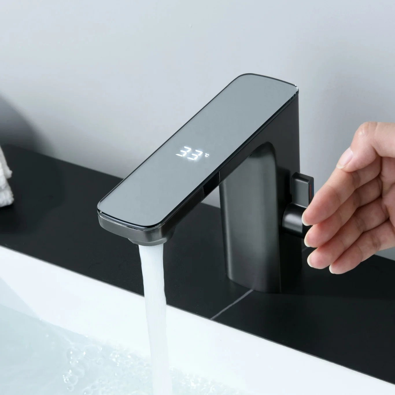 Thermostatic Thermostat Touchless Bathroom Smart Taps Faucet With Water Glow led Light