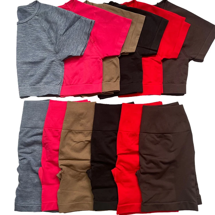 New arrivals seamless scrunch butt shorts and crop set custom logo gym fitness womens workout sets
