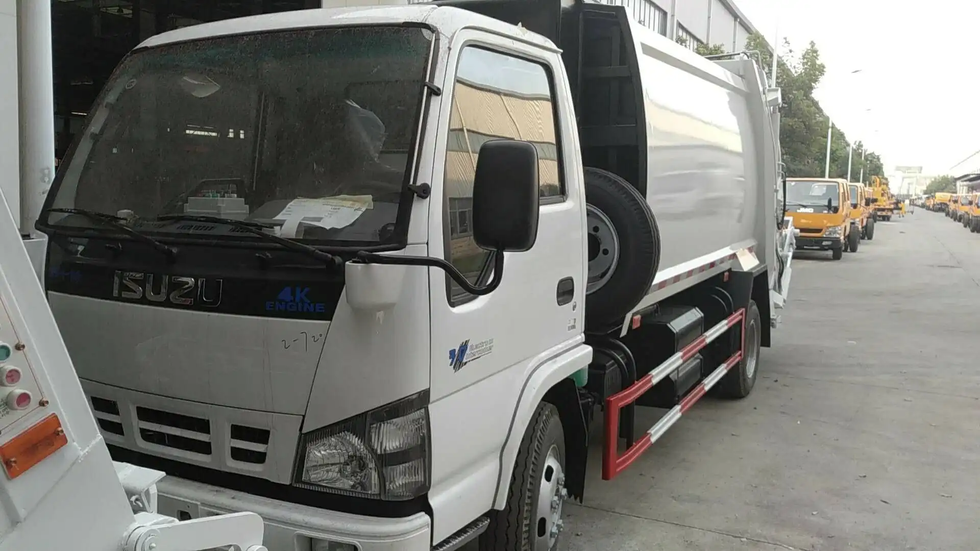 Japanese brand isuzu 4x2 garbage compactor truck waste Garbage Collection and Delivery Rubbish Truck