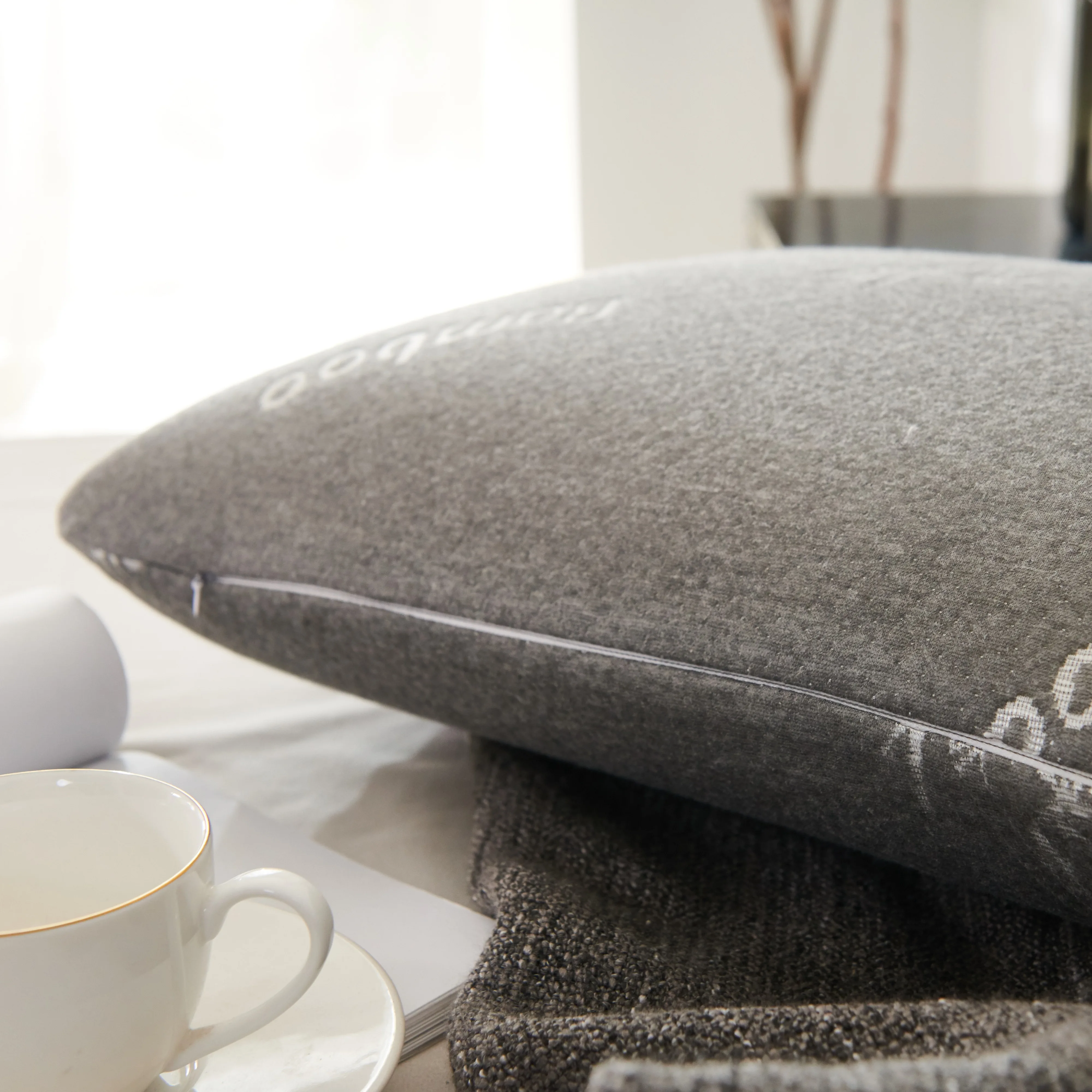 Low Price Bamboo Fiber Custom Black Couple Travel Neck Pillows Memory Foam Washable Pillow Cases Pillows