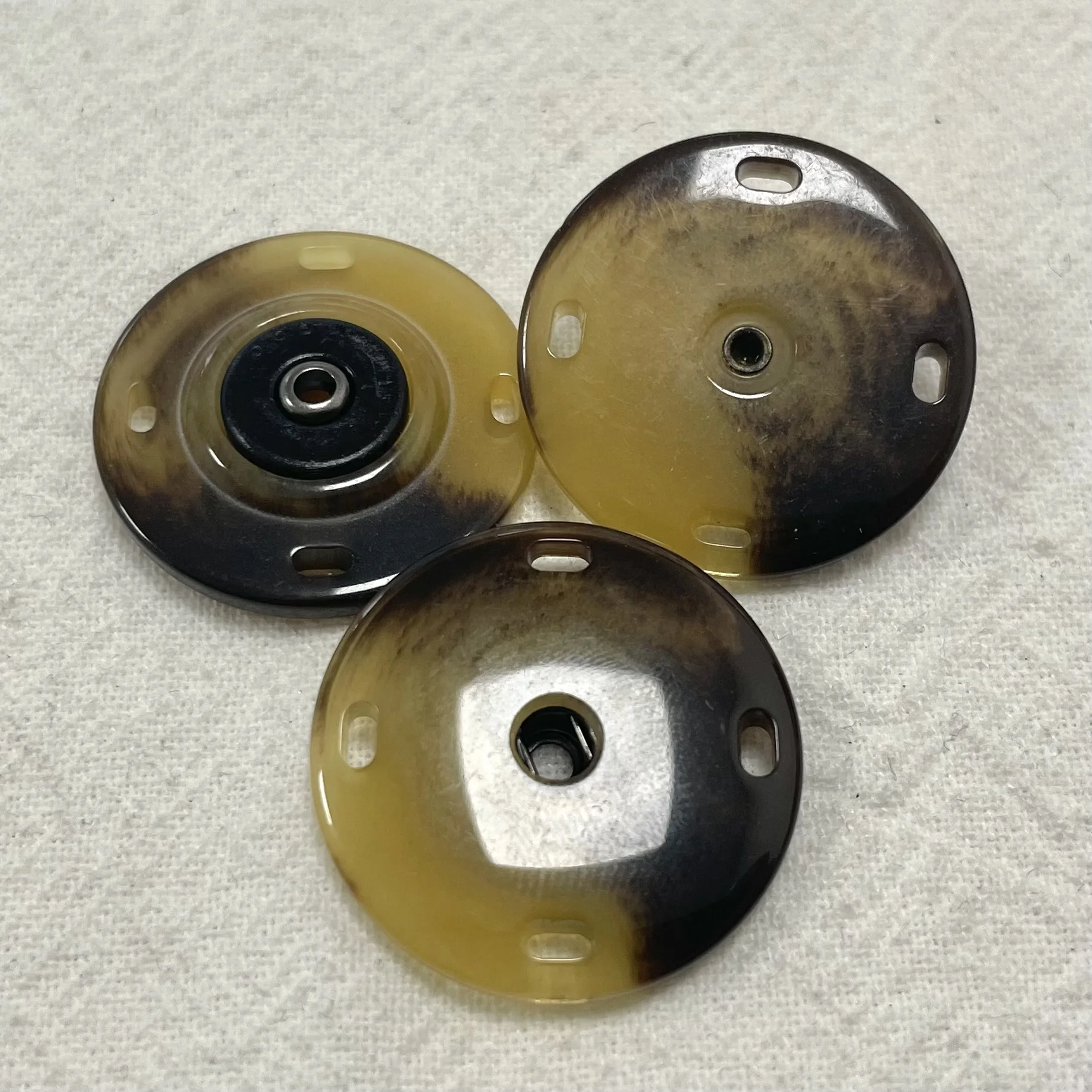 Wholesale custom size and logo press button high quality resin snap button for clothing