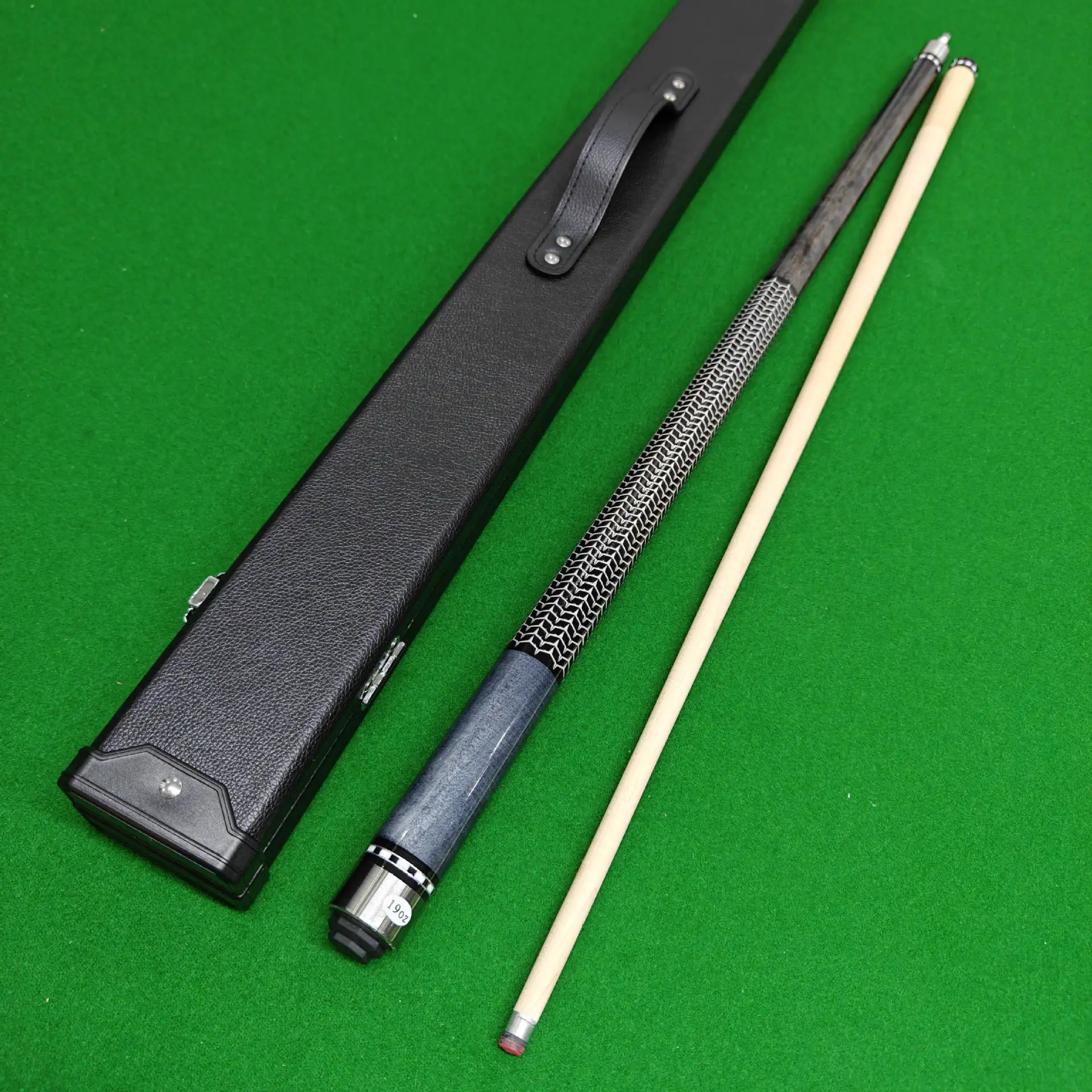 Guangdong Factory Selling Popular 1/2 Center Joint Cue Luxurious Billiard Pool Cue For Billiard Halls Clubs
