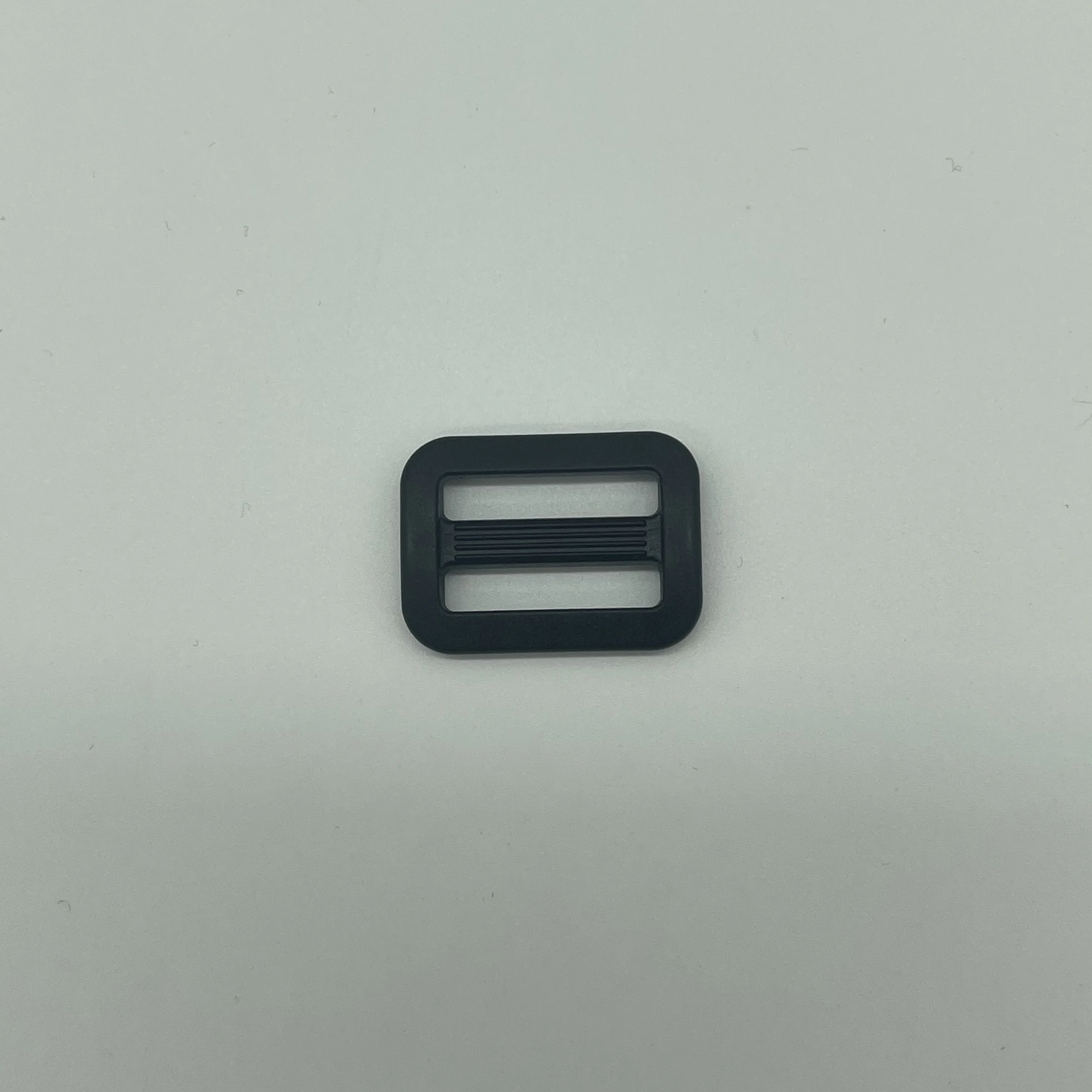 Высококачественные рециркулируемые пластиковые пряжки для сумок с индивидуальным дизайном