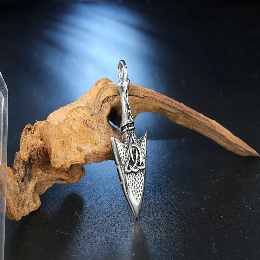 High Quality Wholesale Arrowhead Ornament Stainless Steel Celtic Knot Pendant for Men Pendant Necklace