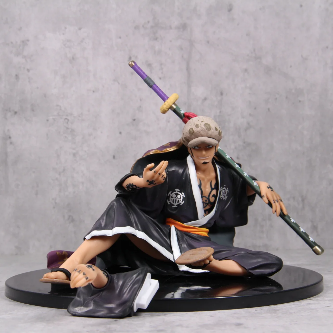 17 см одна штука Trafalgar D. Фигурки из мультфильма
