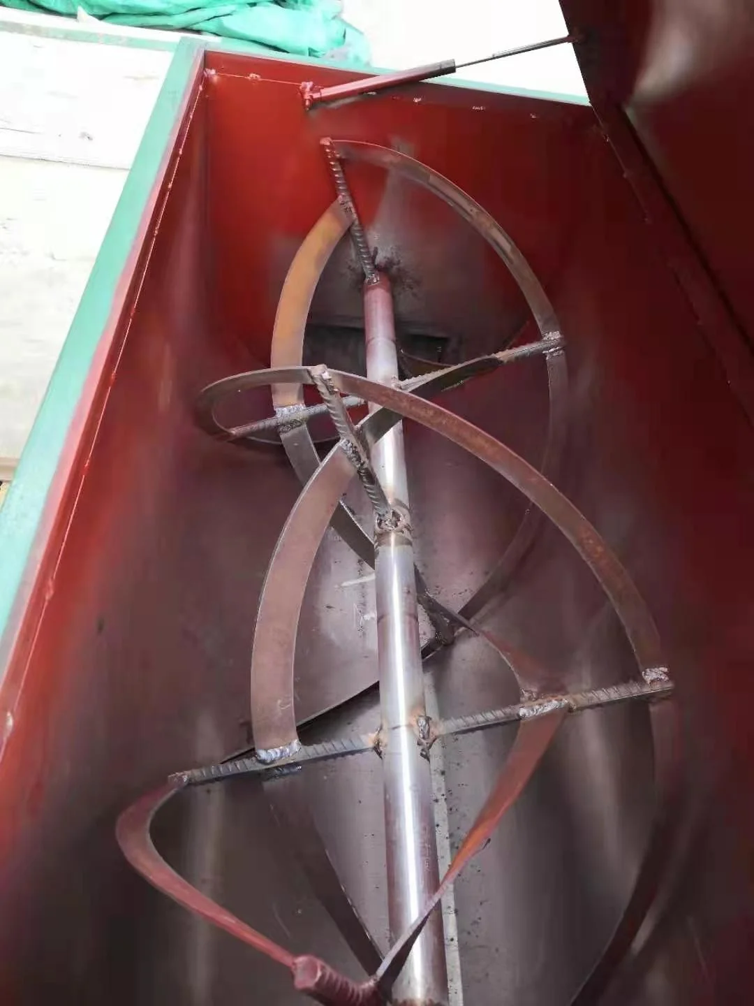 horizontal grinder 200kg 300kg 400kg 500kg 1000kg 1500kg 2000kg mixing capacity feed mixer machine