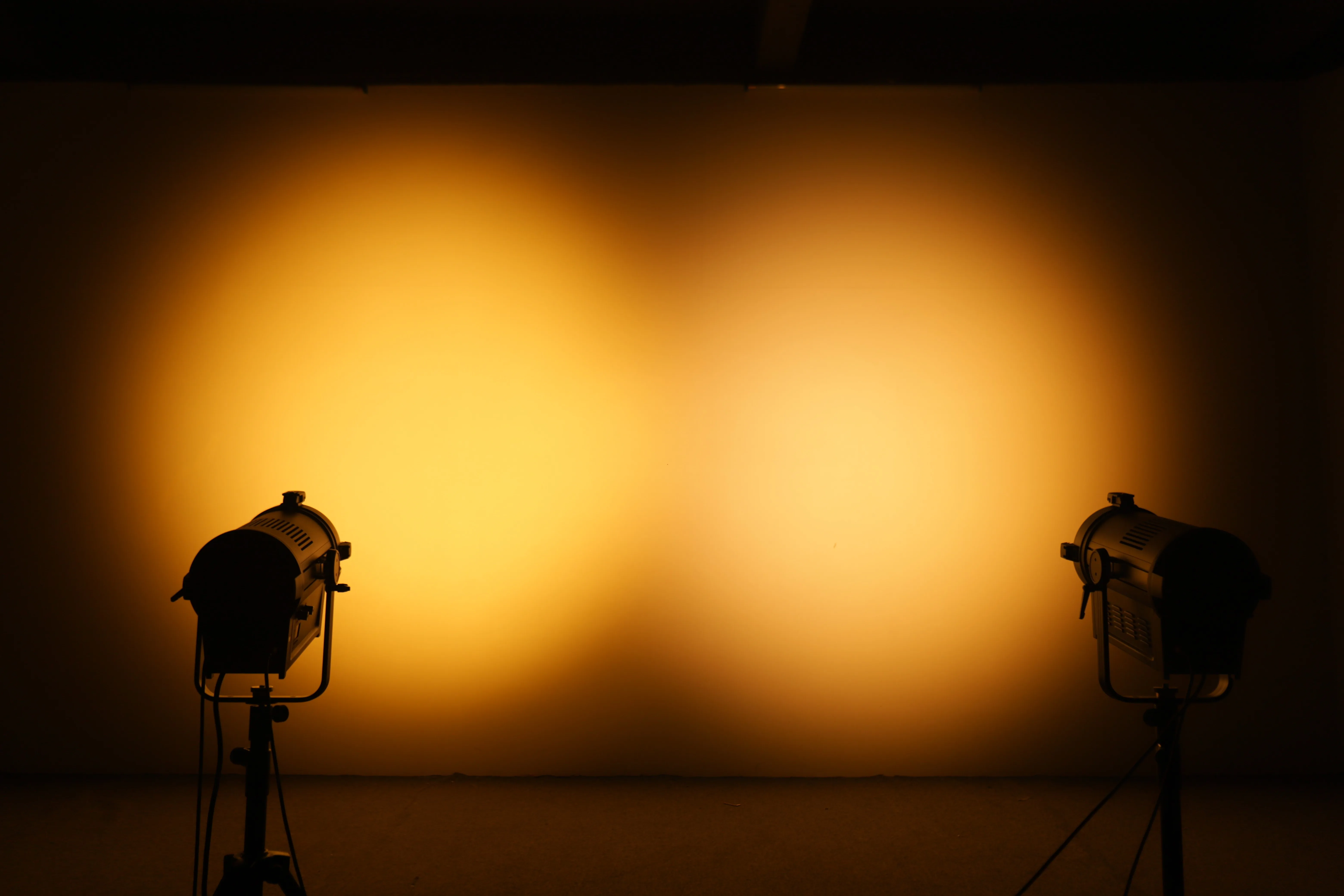 Electronic/Manual Zoom fresnel spot light TV station lighting