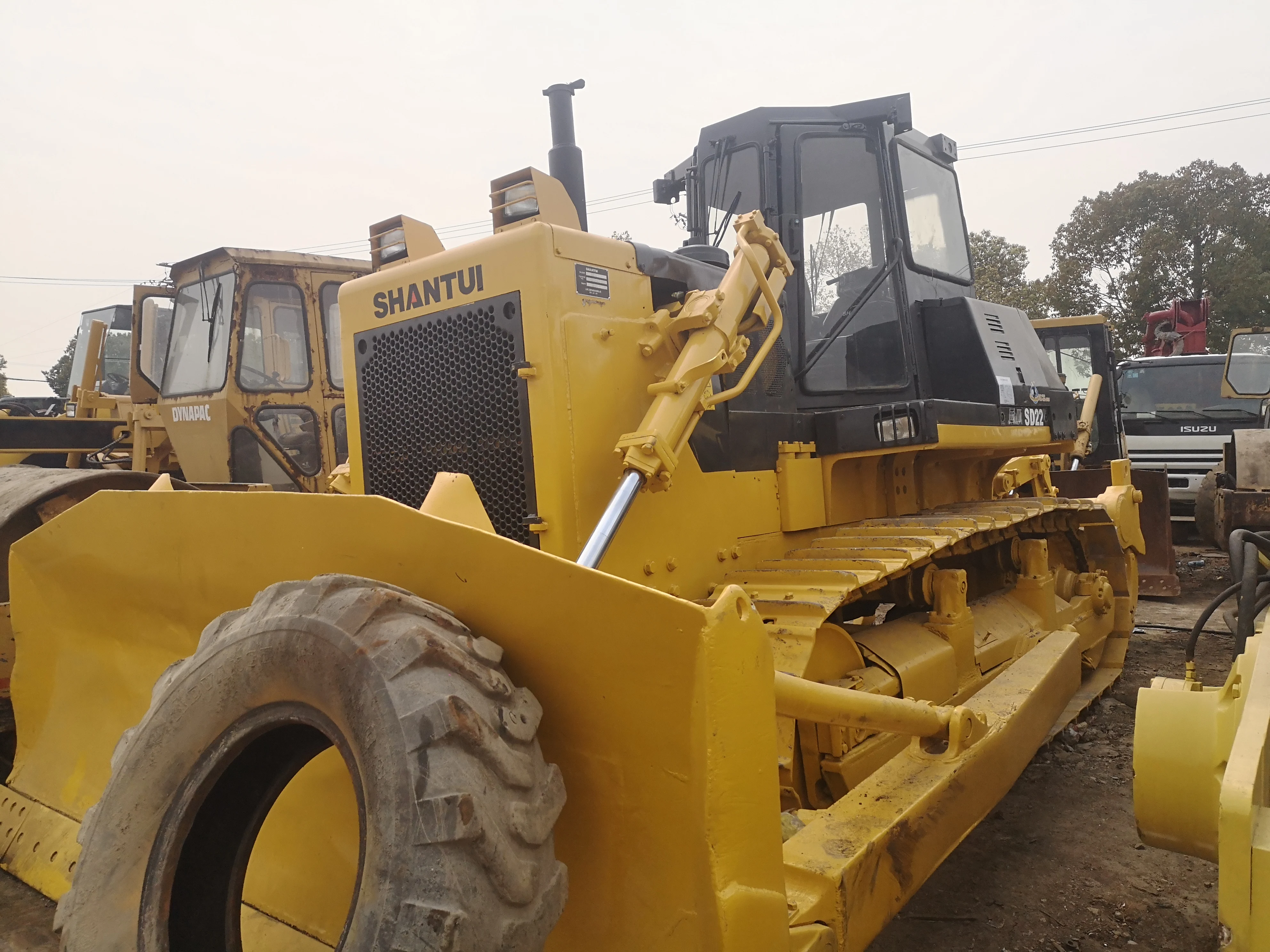 Гусеничный бульдозер SHANTUI SD22/SD26/SD32 23 т/40 т 270 л.с./340 л.с. на продажу