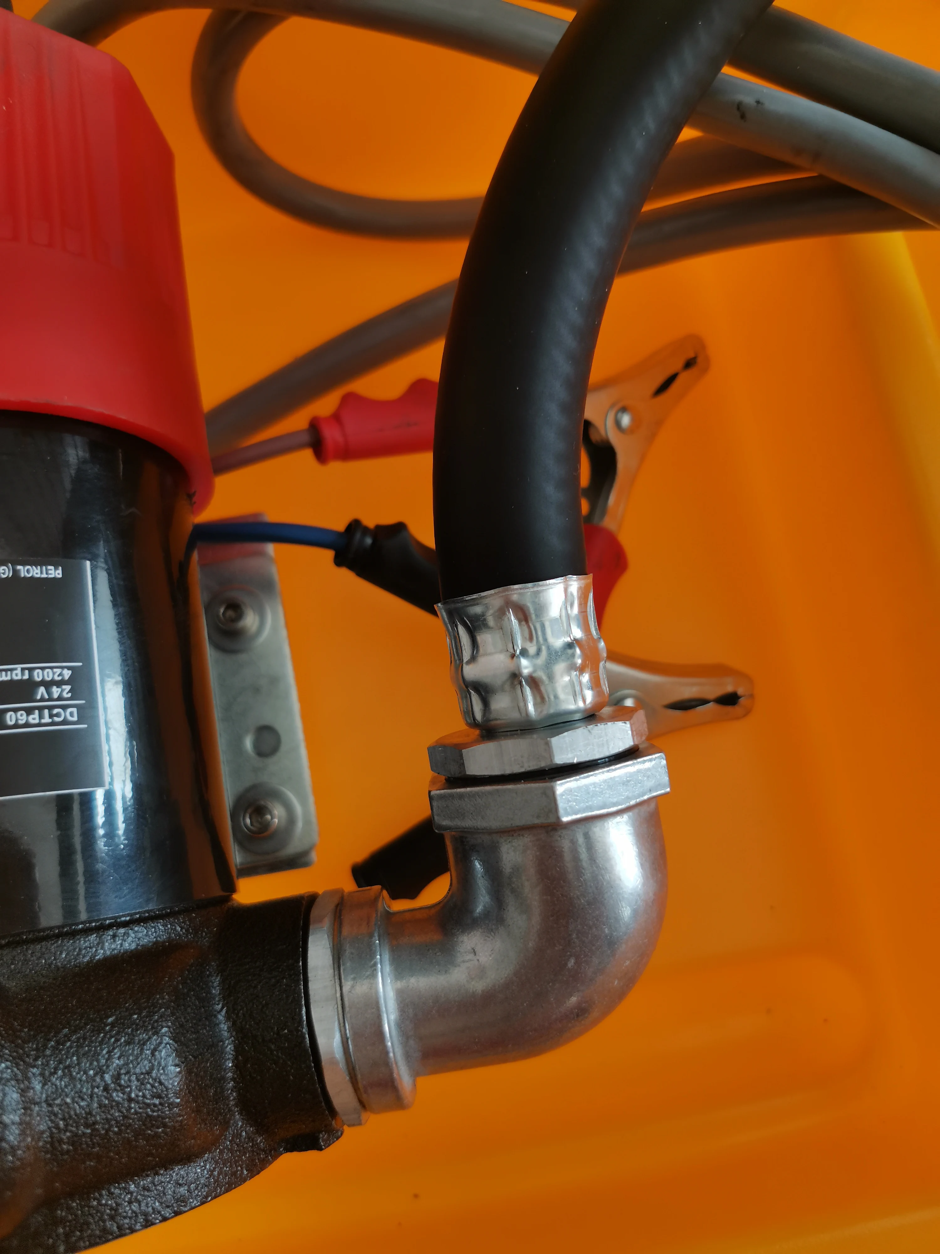  С самовсасывающим насосным соплом портативный материал HDPE дизельный бензиновый топливный резервуар для хранения химических